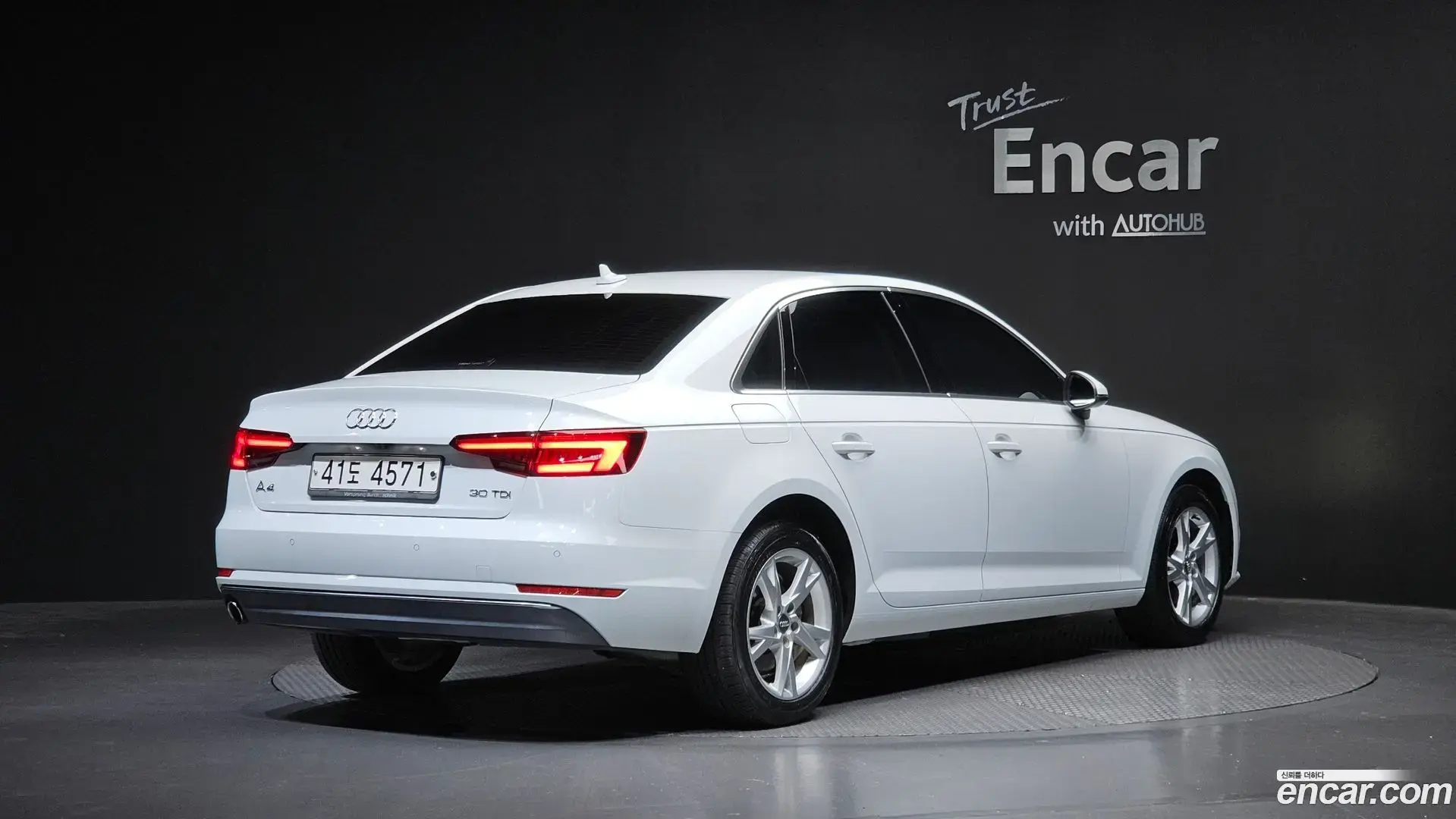 Main__Slider__Photo:A4 Audi 2018.9-1