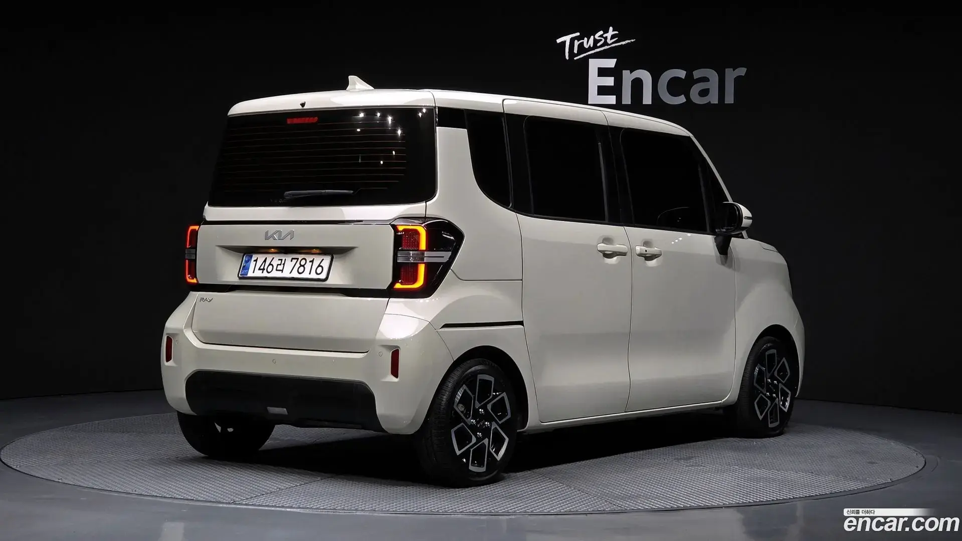 Main__Slider__Photo:RAY Kia 2024.1-1