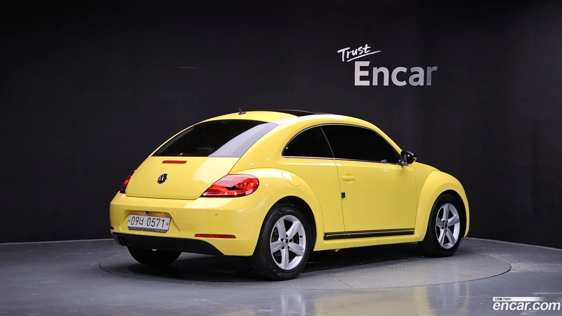 Main__Slider__Photo:Beatle Volkswagen 2015.10-1