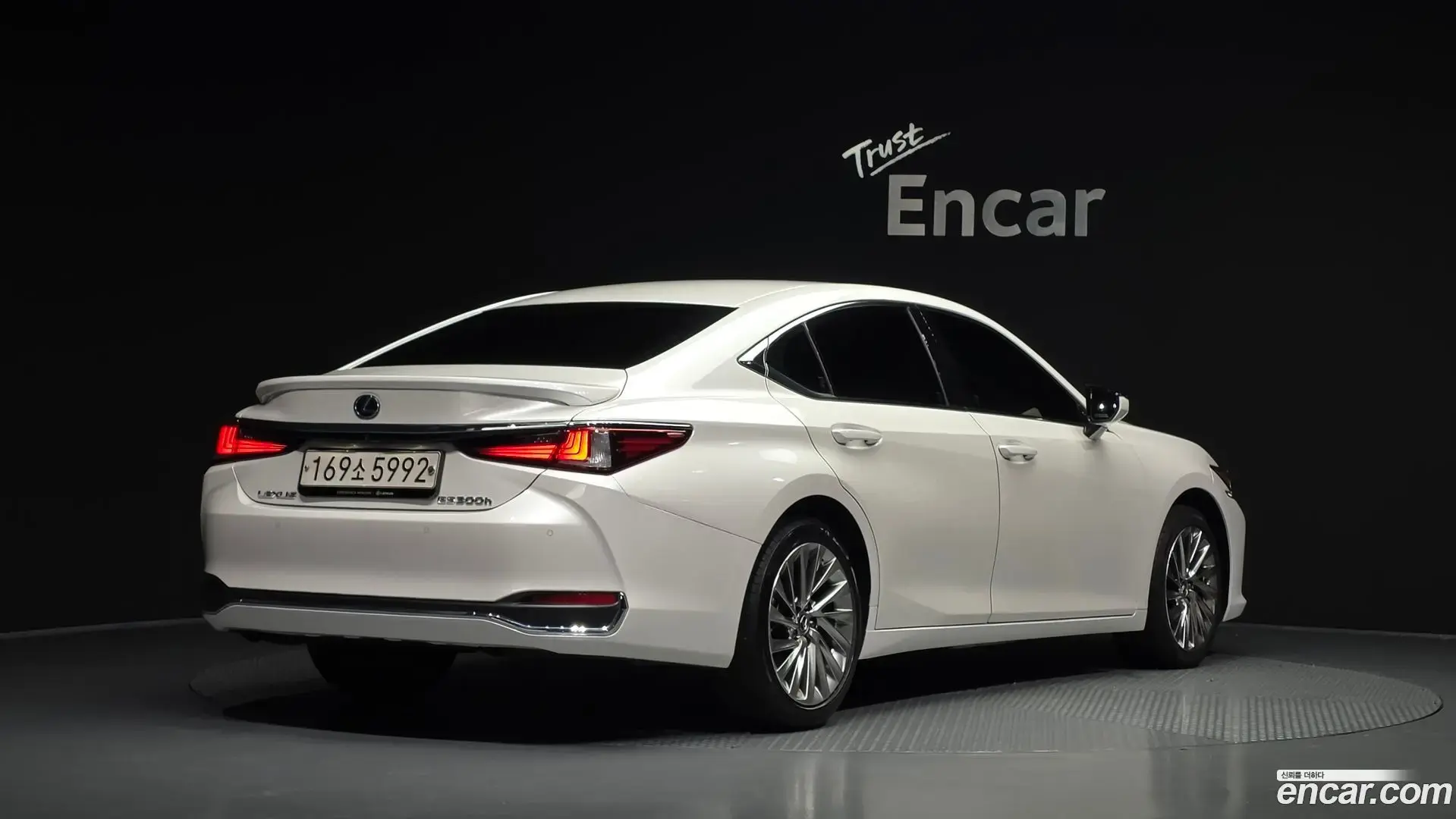 Main__Slider__Photo:ES Lexus 2021.9-1