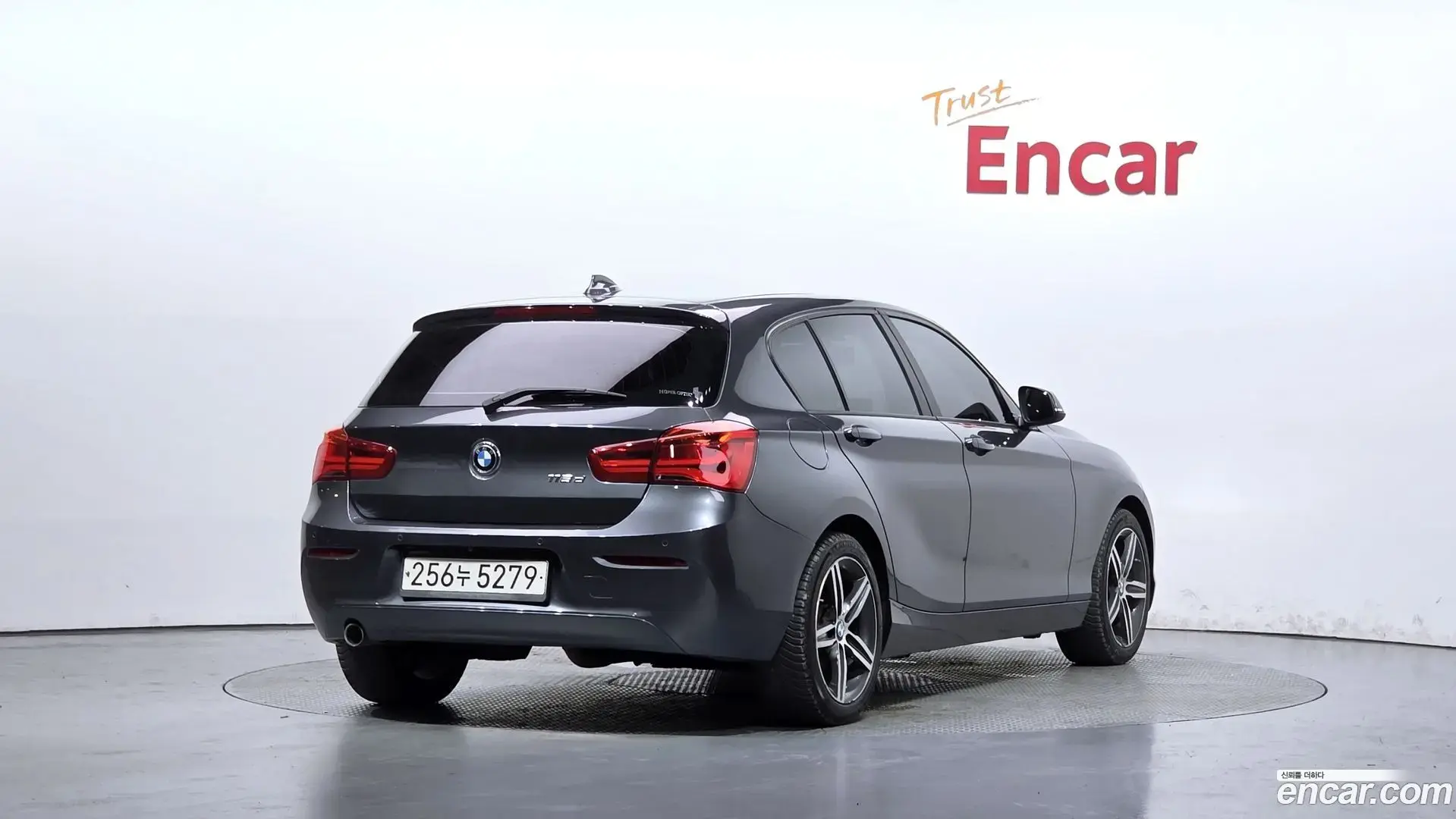 Main__Slider__Photo:1-Series BMW 2017.3-1