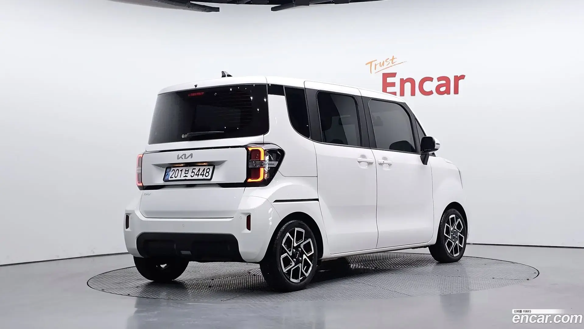 Main__Slider__Photo:RAY Kia 2024.3-1
