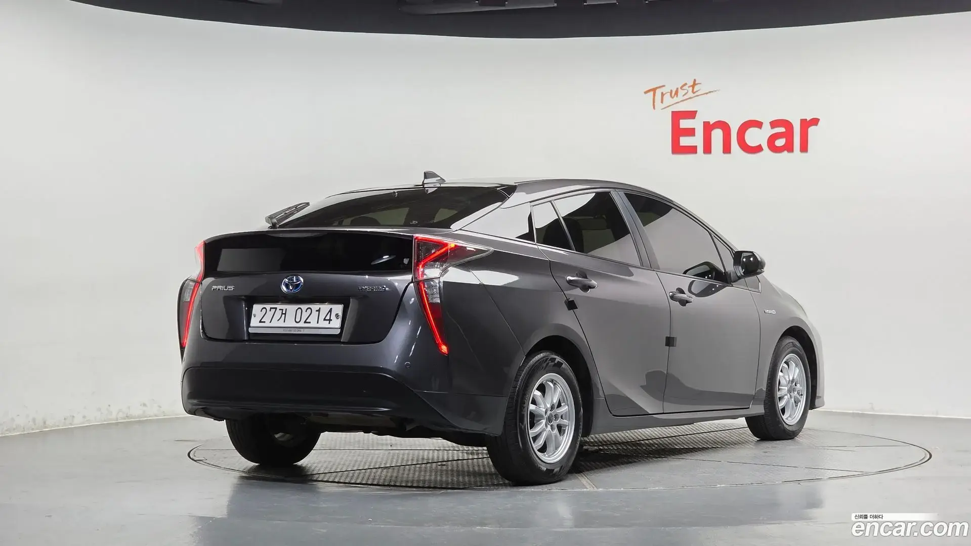 Main__Slider__Photo:Prius Toyota 2016.10-1