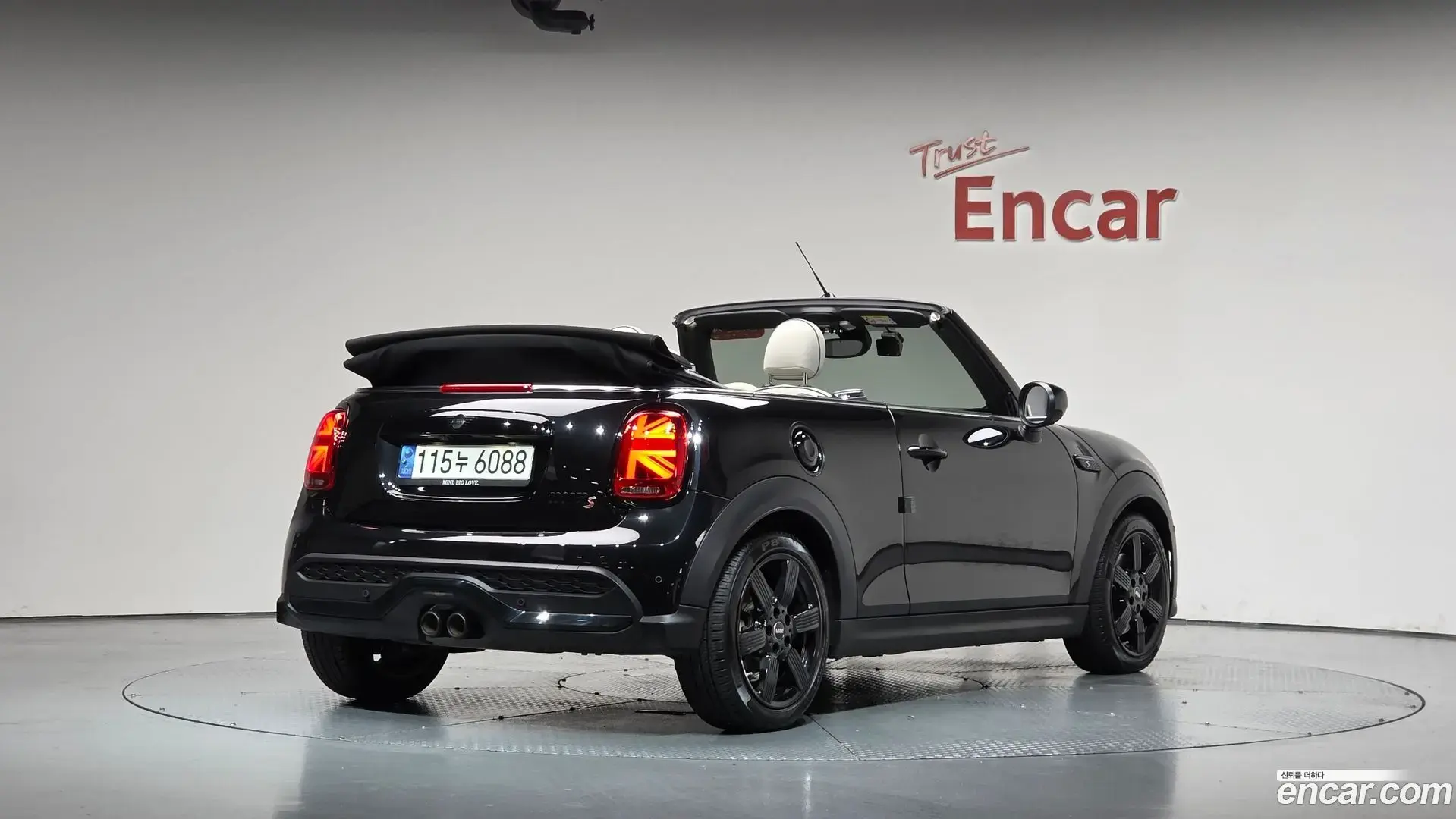 Main__Slider__Photo:Cooper Convertible Mini 2023.3-1
