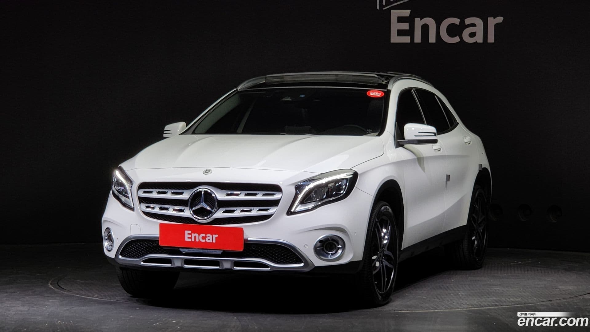 Main__Slider__Photo:GLA-Class Mercedes-Benz 2018.11-0