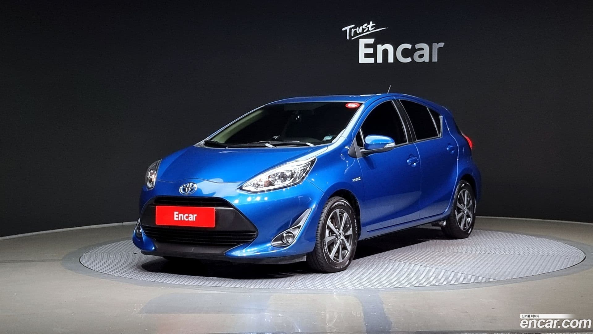 Main__Slider__Photo:Prius Toyota 2018.6-0