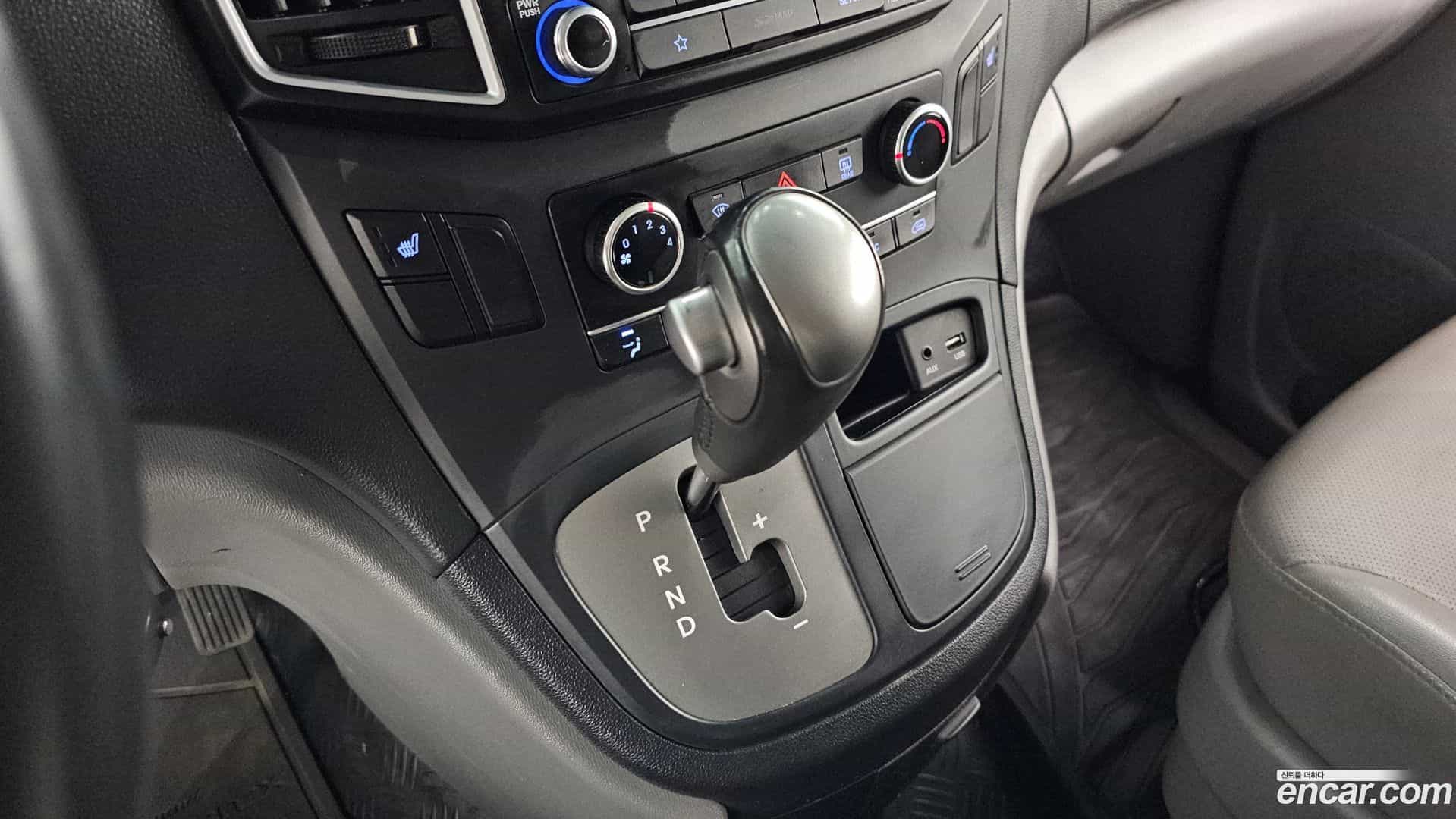 Starex Hyundai 2018.2-INNER-009