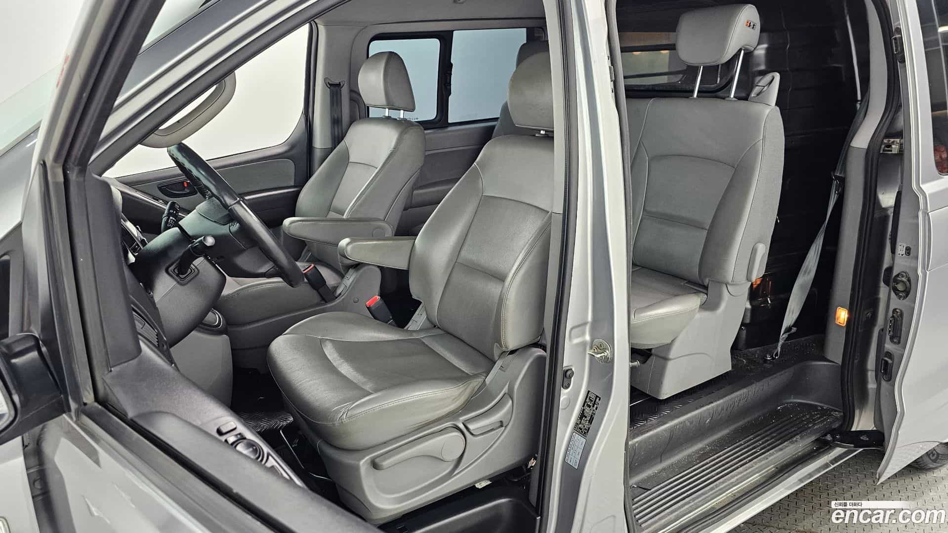 Starex Hyundai 2018.2-INNER-010
