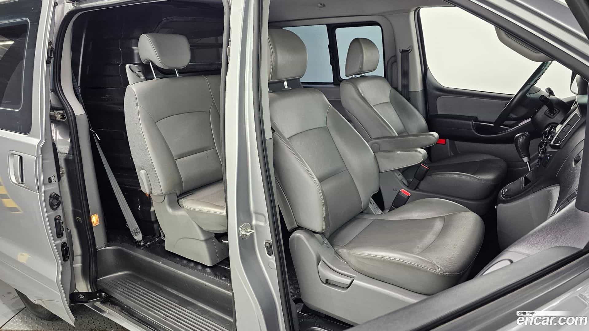 Starex Hyundai 2018.2-OPTION-015