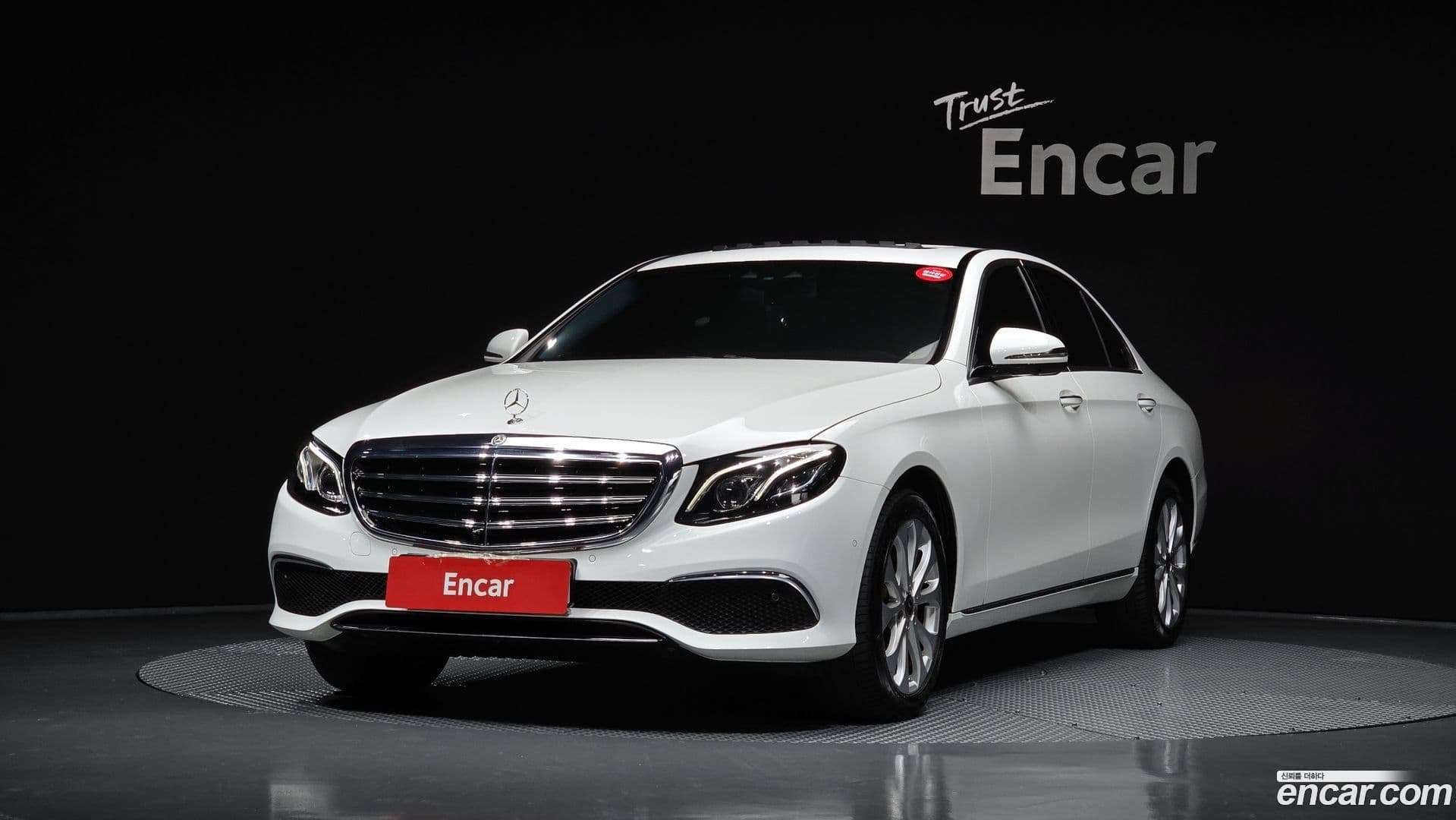 Main__Slider__Photo:E-Class Mercedes-Benz 2018.0-0