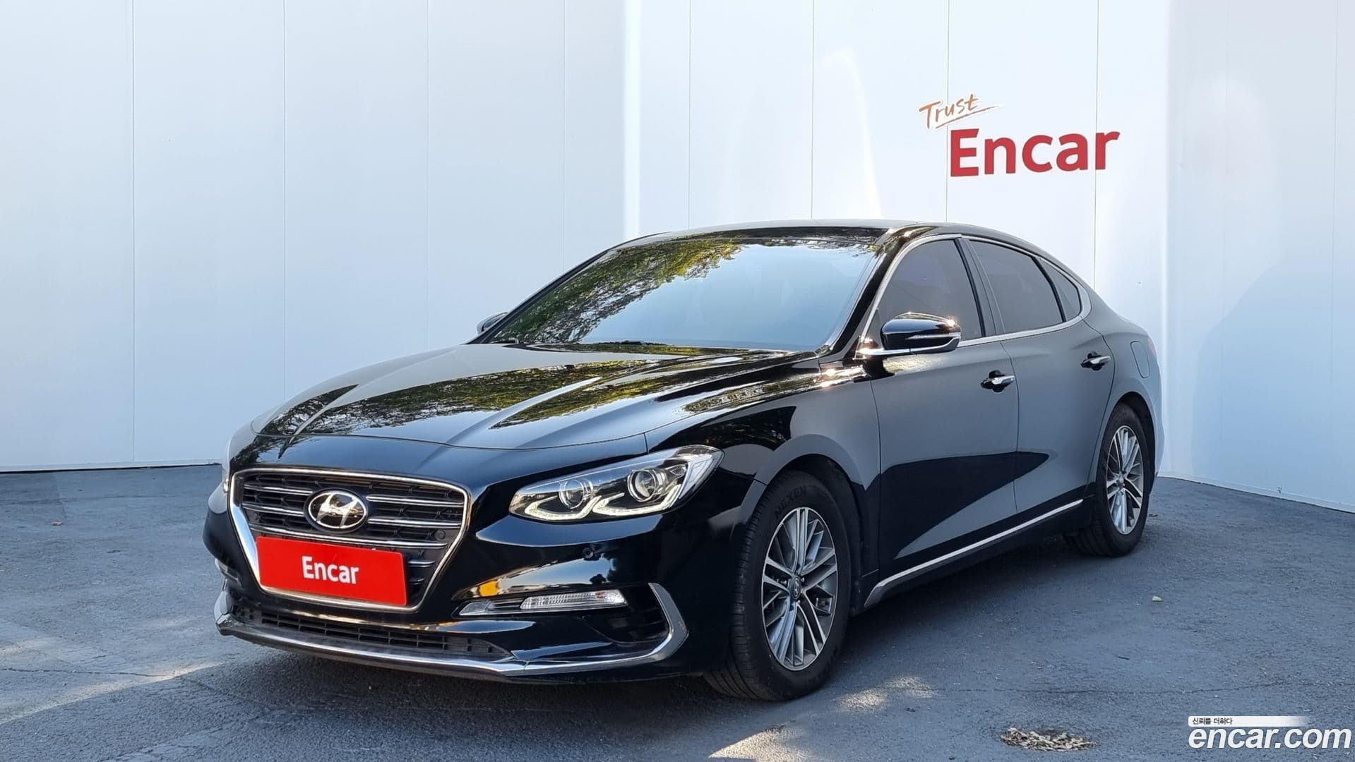 Main__Slider__Photo:Grandeur Hyundai 2017.8-0