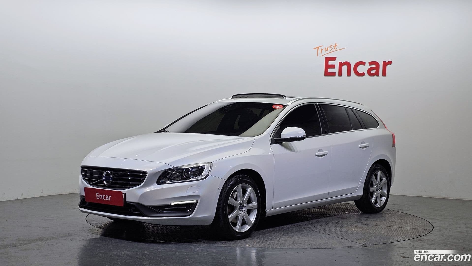 Main__Slider__Photo:V60 Volvo 2017.8-0