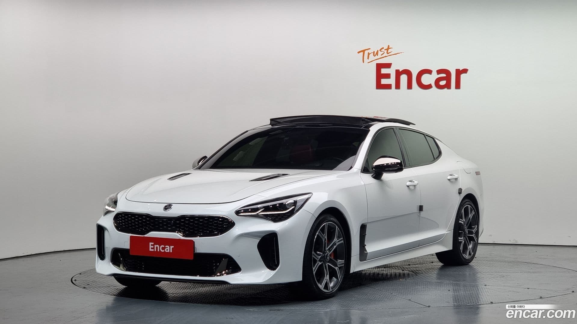 Main__Slider__Photo:Stinger Kia 2017.6-0