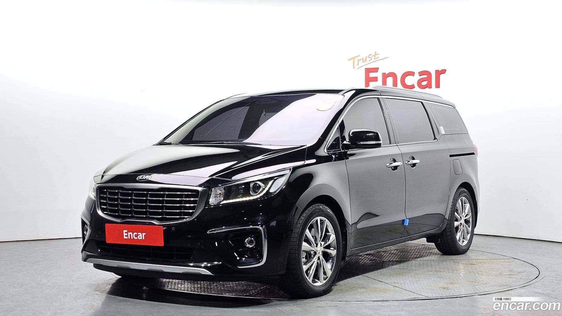 Main__Slider__Photo:Canival Kia 2019.8-0