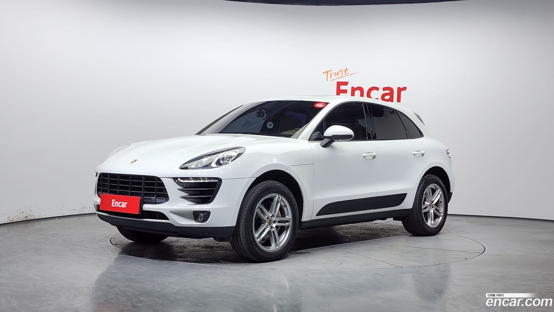 Main__Slider__Photo:Macan Porsche 2015.4-0