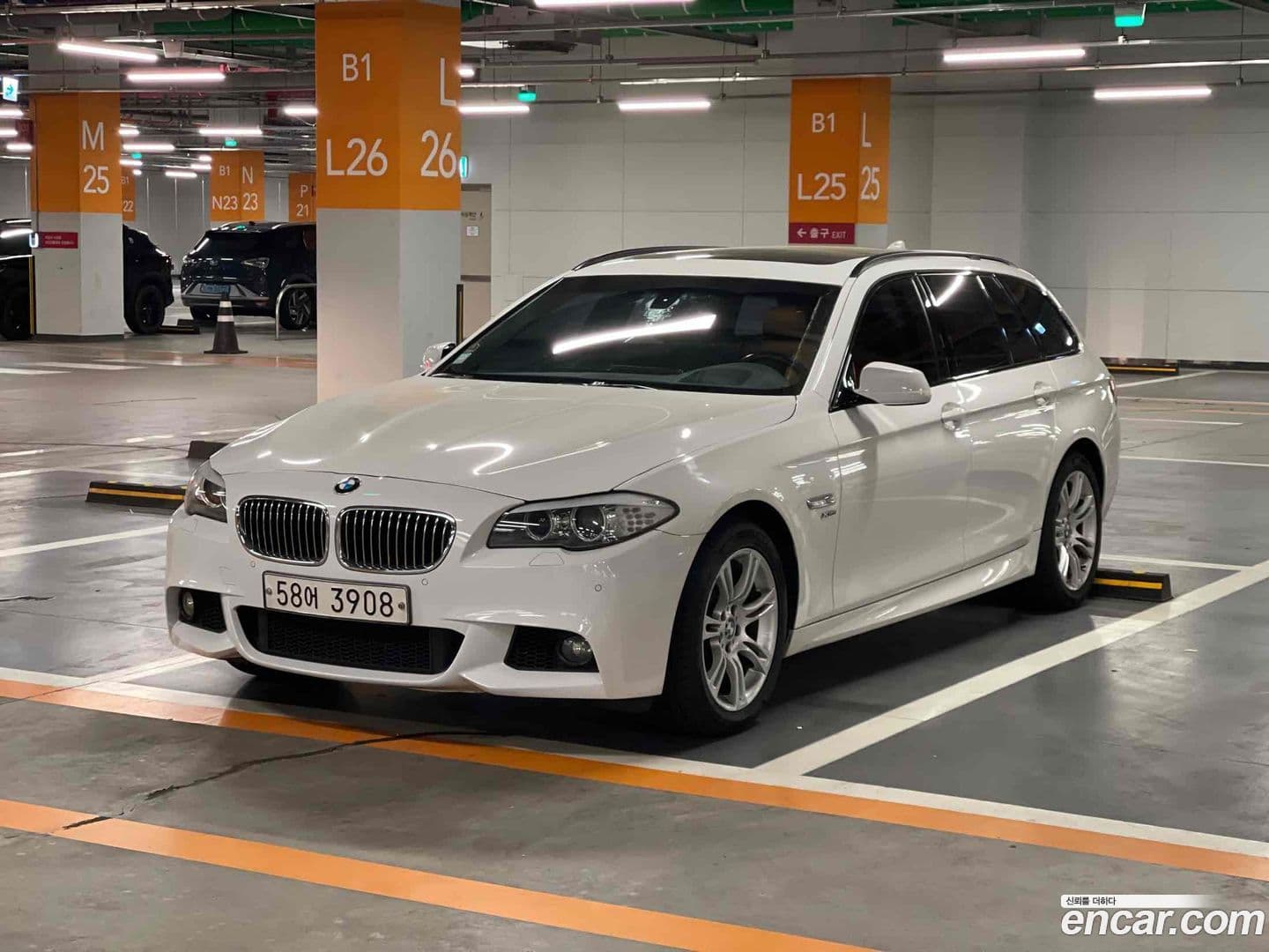 Main__Slider__Photo:5-Series BMW 2012.8-0