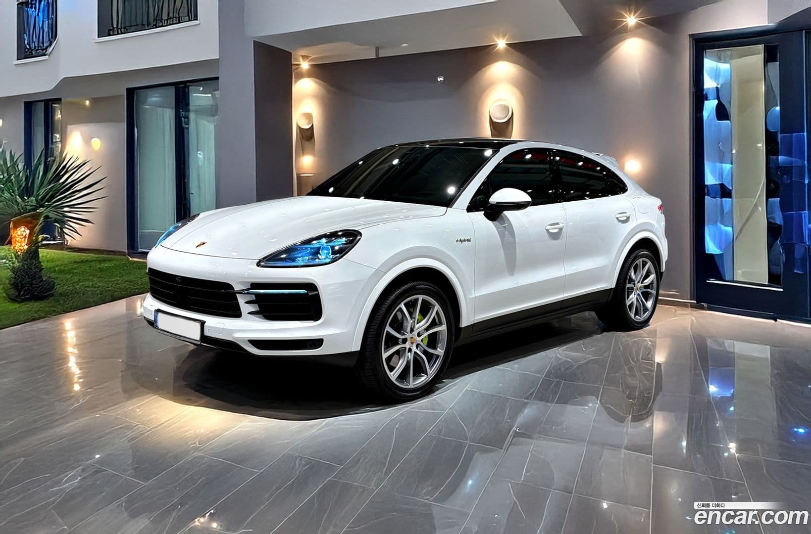 Main__Slider__Photo:Cayenne Porsche 2020.6-0