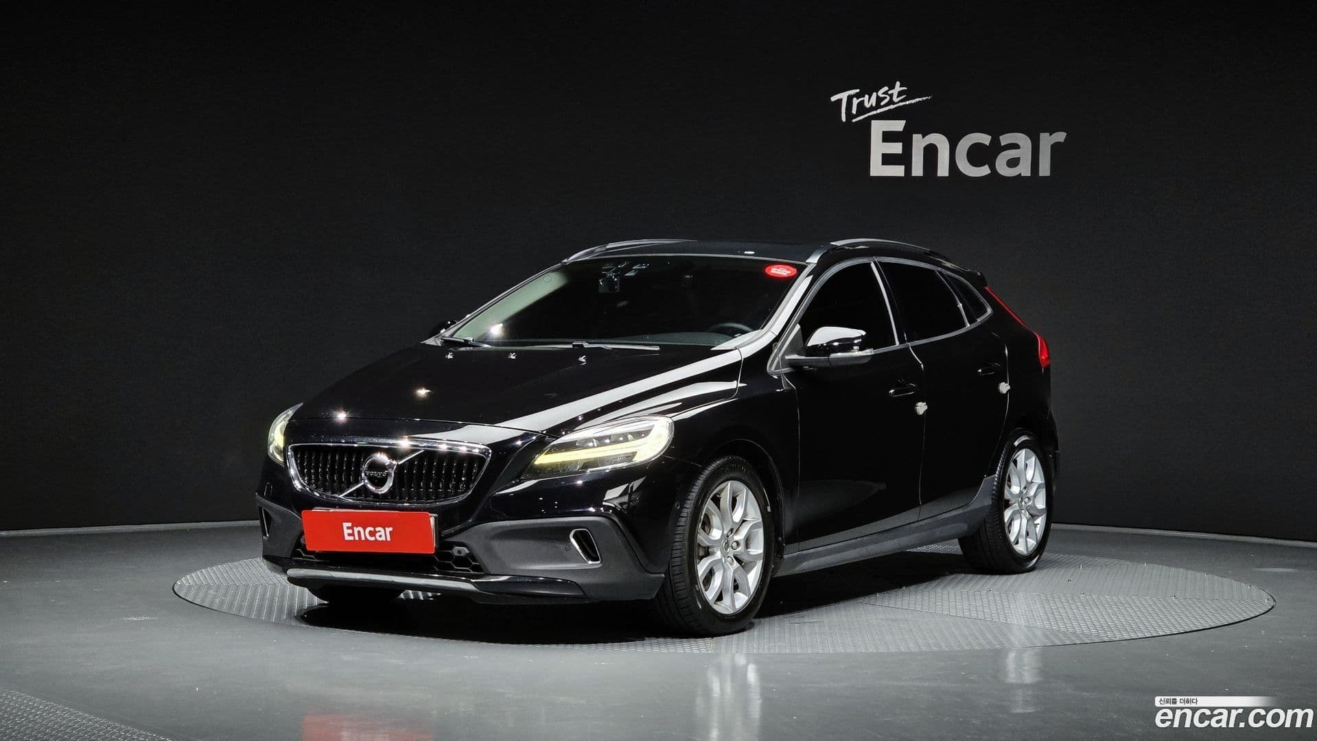 Main__Slider__Photo:V40 Volvo 2017.10-0