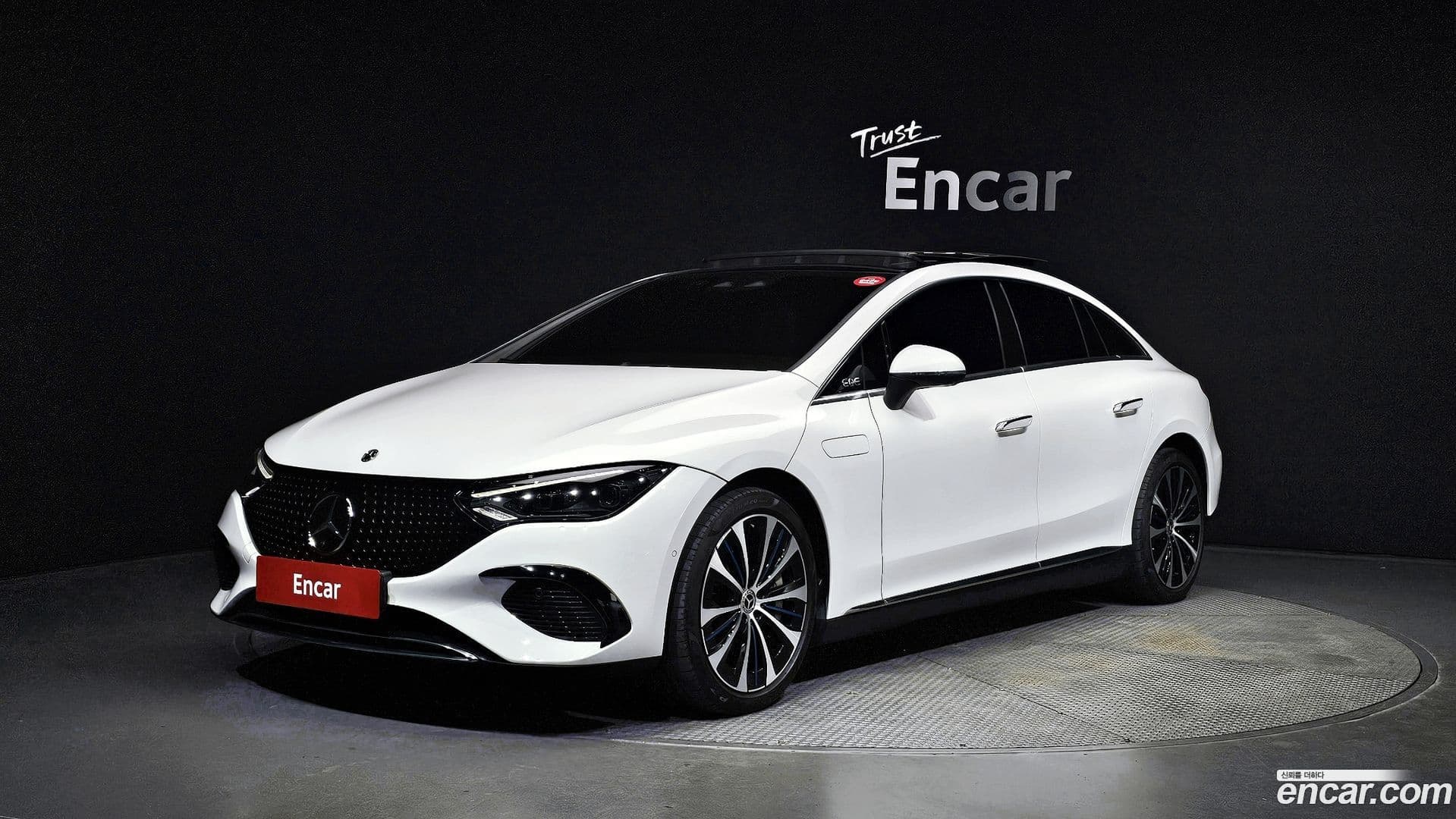 Main__Slider__Photo:EQE Mercedes-Benz 2022.8-0