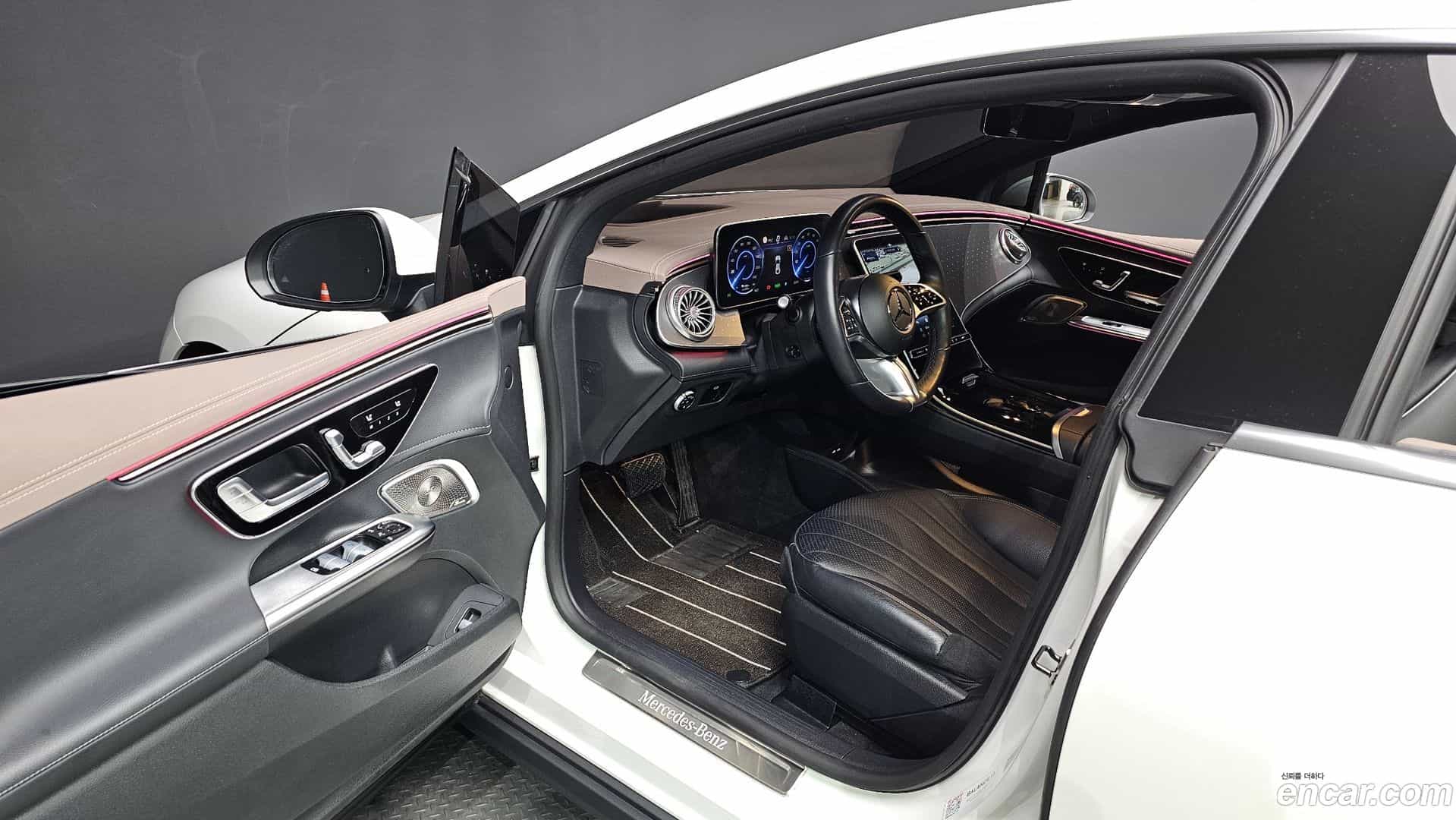 EQE Mercedes-Benz 2022.8-INNER-010