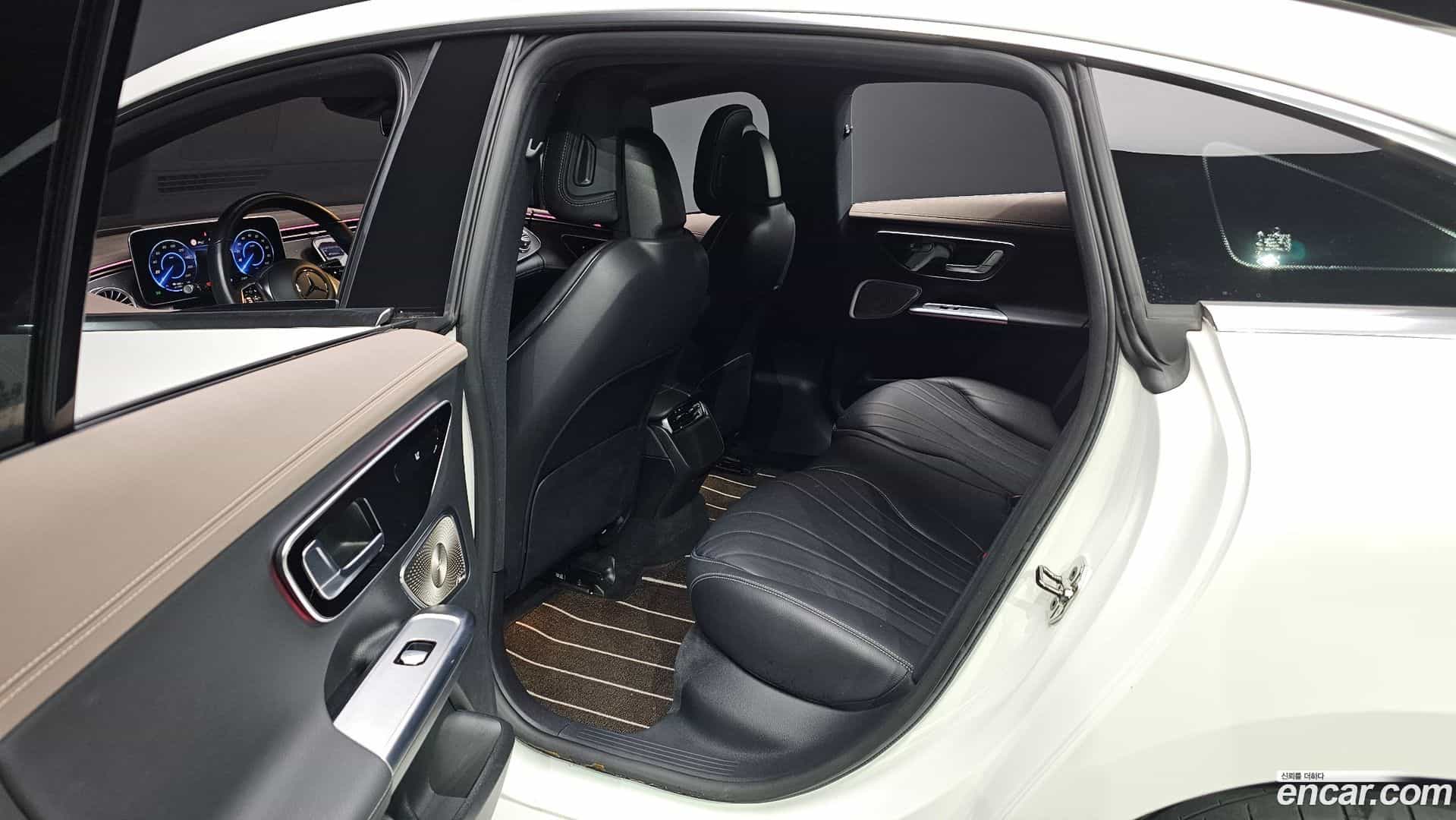 EQE Mercedes-Benz 2022.8-OPTION-015