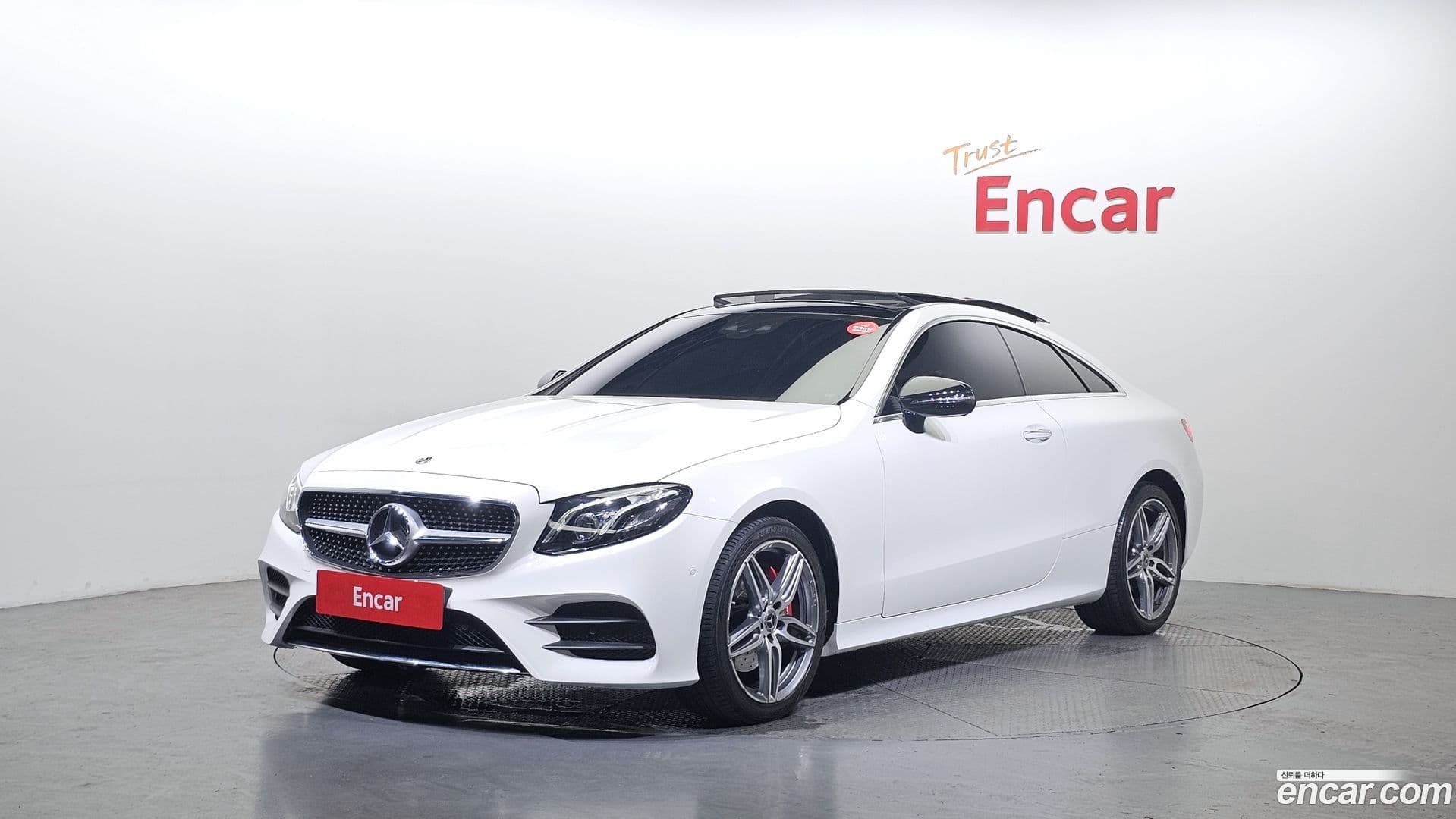 Main__Slider__Photo:E-Class Mercedes-Benz 2018.10-0