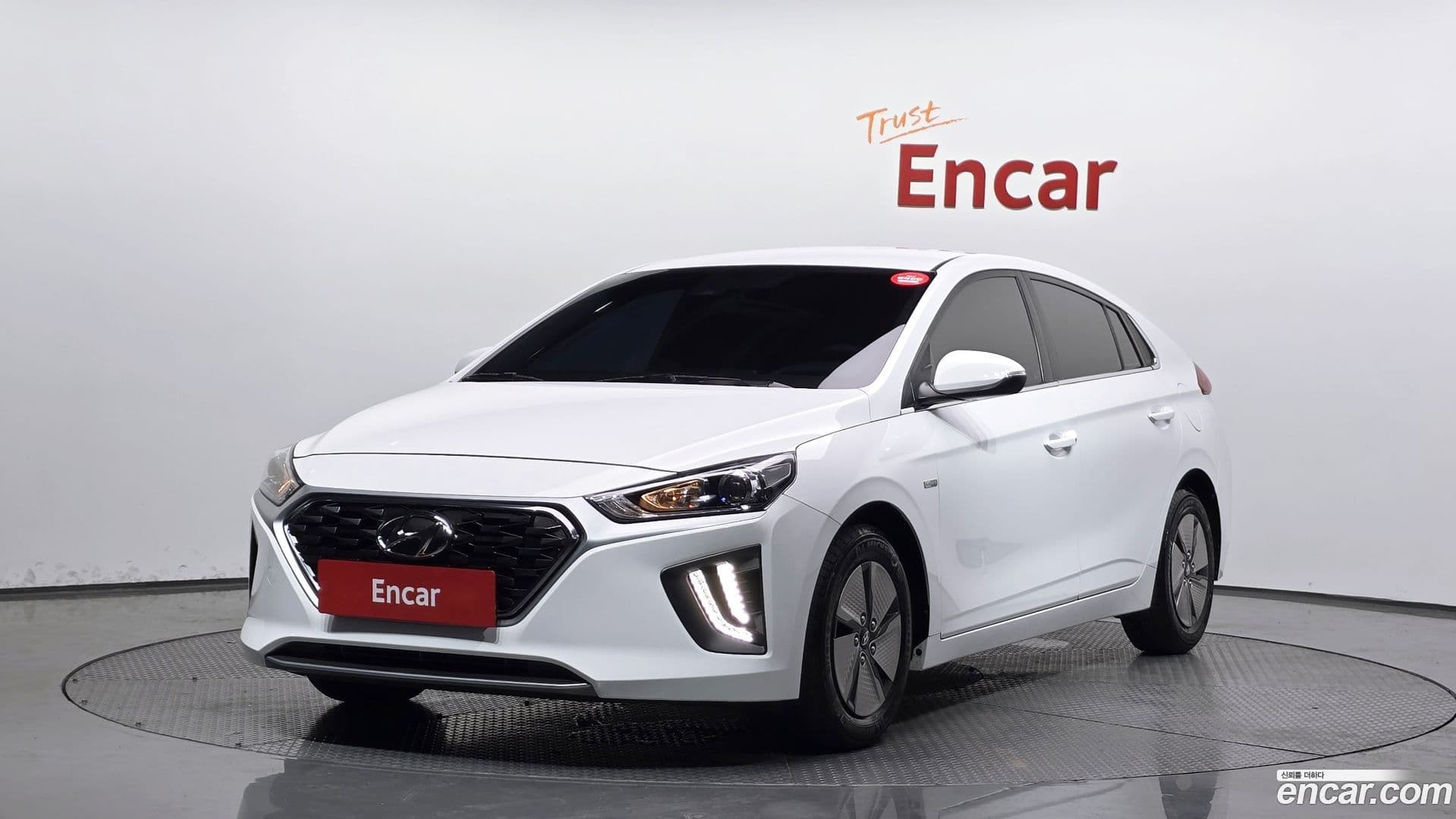 Main__Slider__Photo:Ioniq Hyundai 2019.7-0