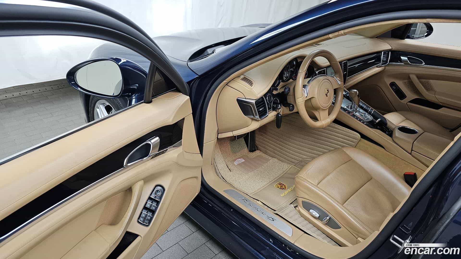 Panamera Porsche 2010.11-INNER-010