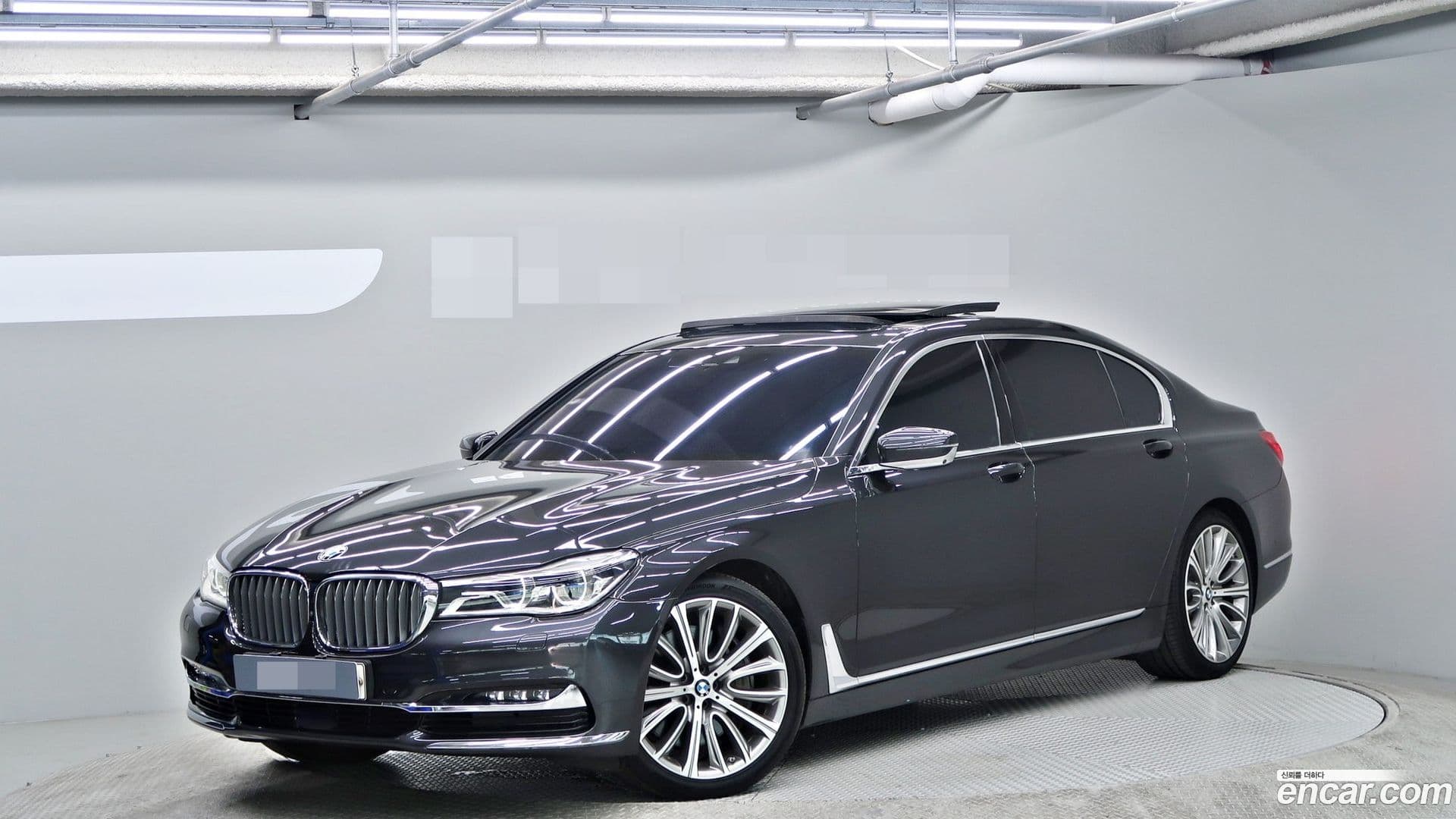 Main__Slider__Photo:7-Series BMW 2017.11-0