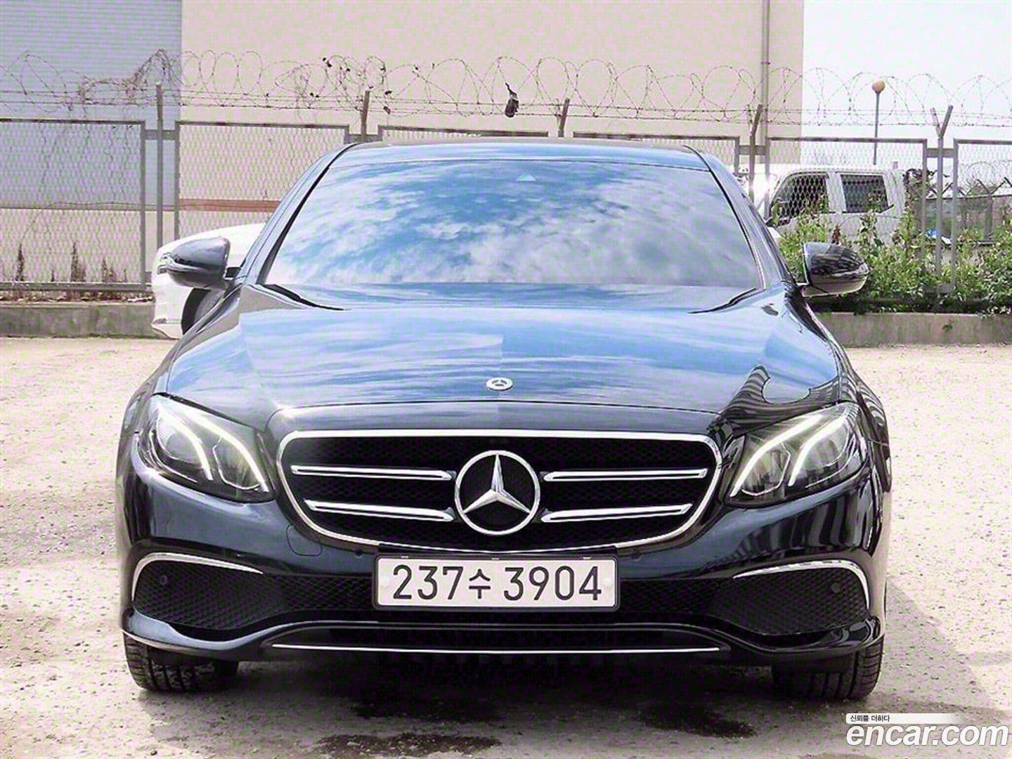 Main__Slider__Photo:E-Class Mercedes-Benz 2019.10-0