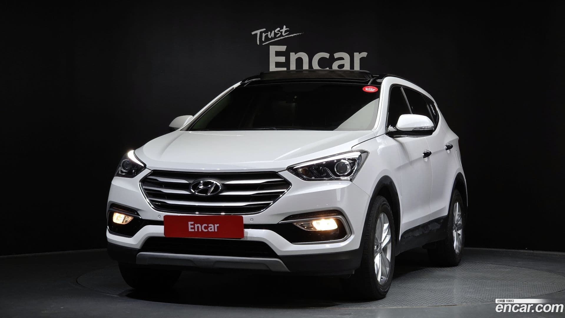 Main__Slider__Photo:Santafe Hyundai 2017.5-0