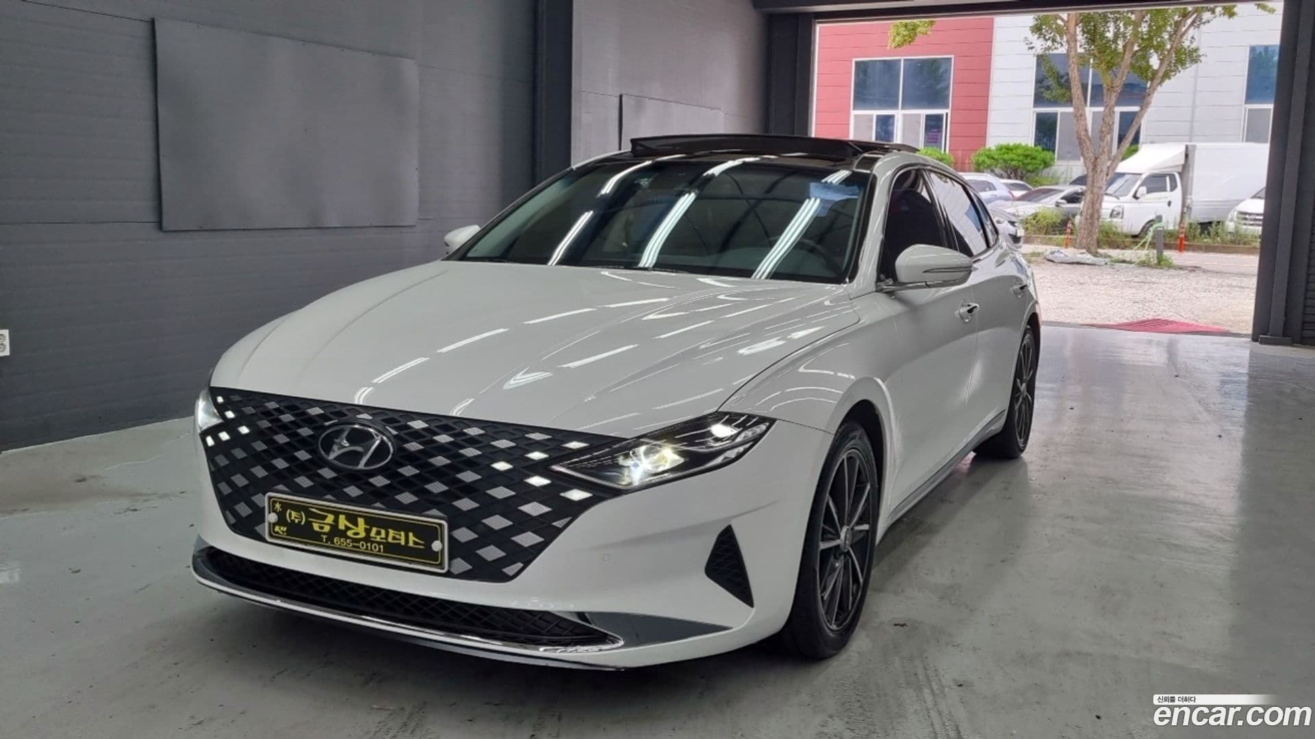 Main__Slider__Photo:Grandeur Hyundai 2020.8-0