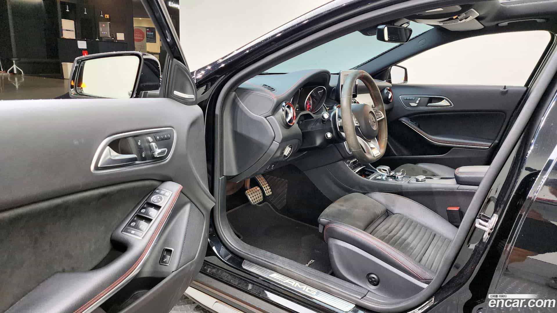 GLA-Class Mercedes-Benz 2018.2-OPTION-015
