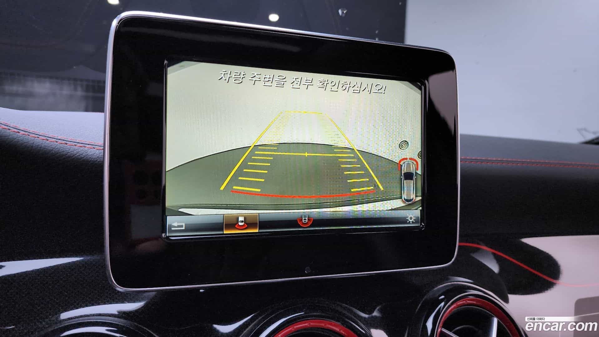 GLA-Class Mercedes-Benz 2018.2-OPTION-019