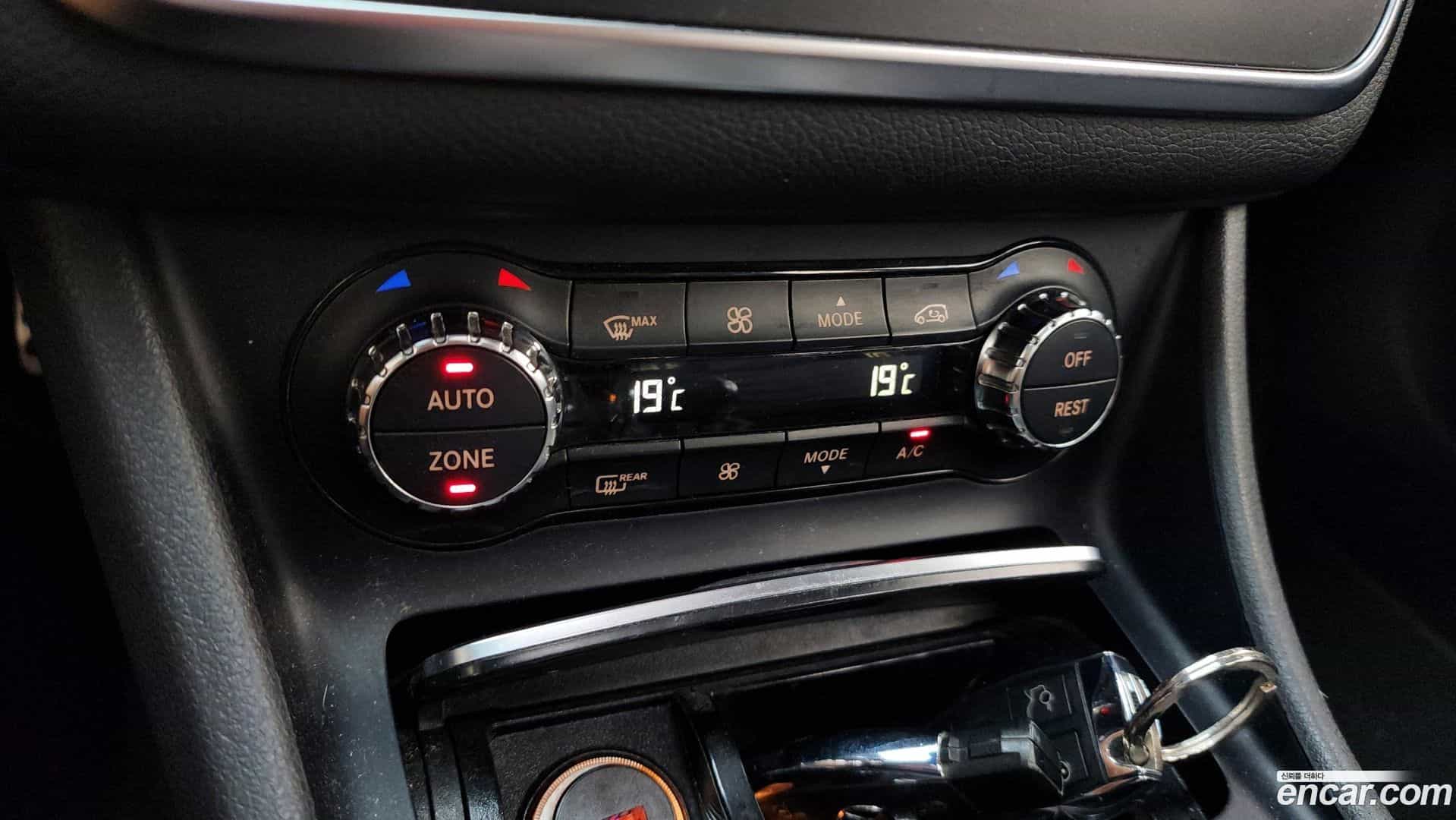 GLA-Class Mercedes-Benz 2018.2-OPTION-024