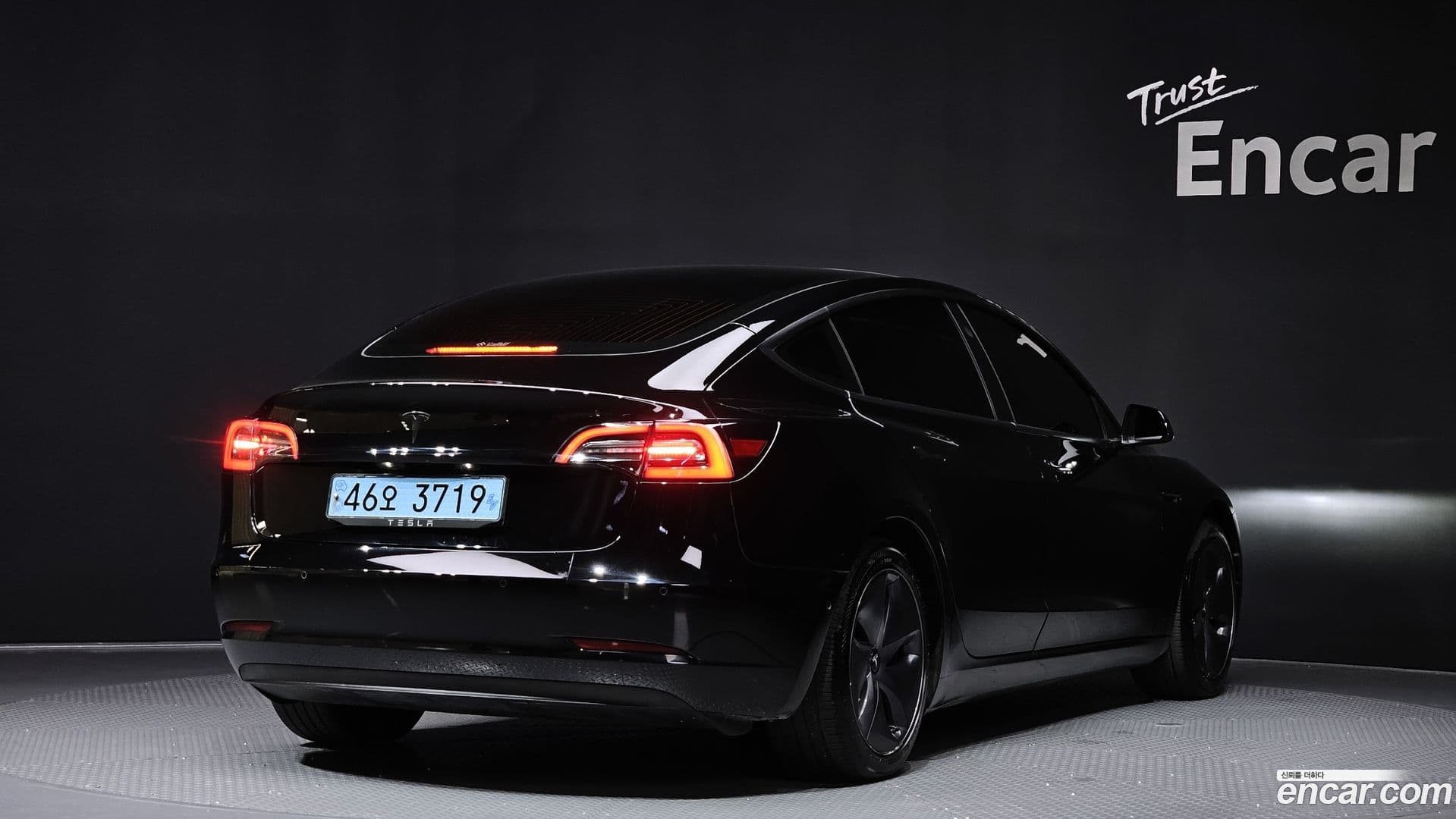 Main__Slider__Photo:Model 3 Tesla 2020.10-0