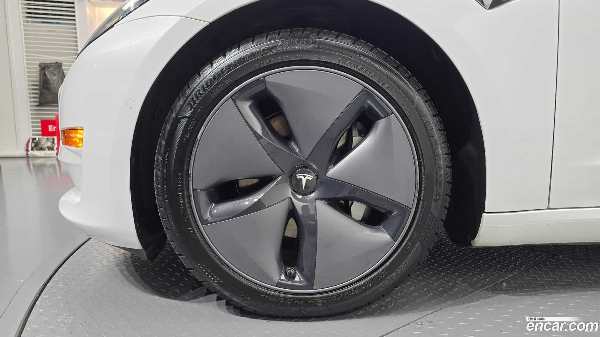 Model 3 Tesla 2020.5-OUTER-005
