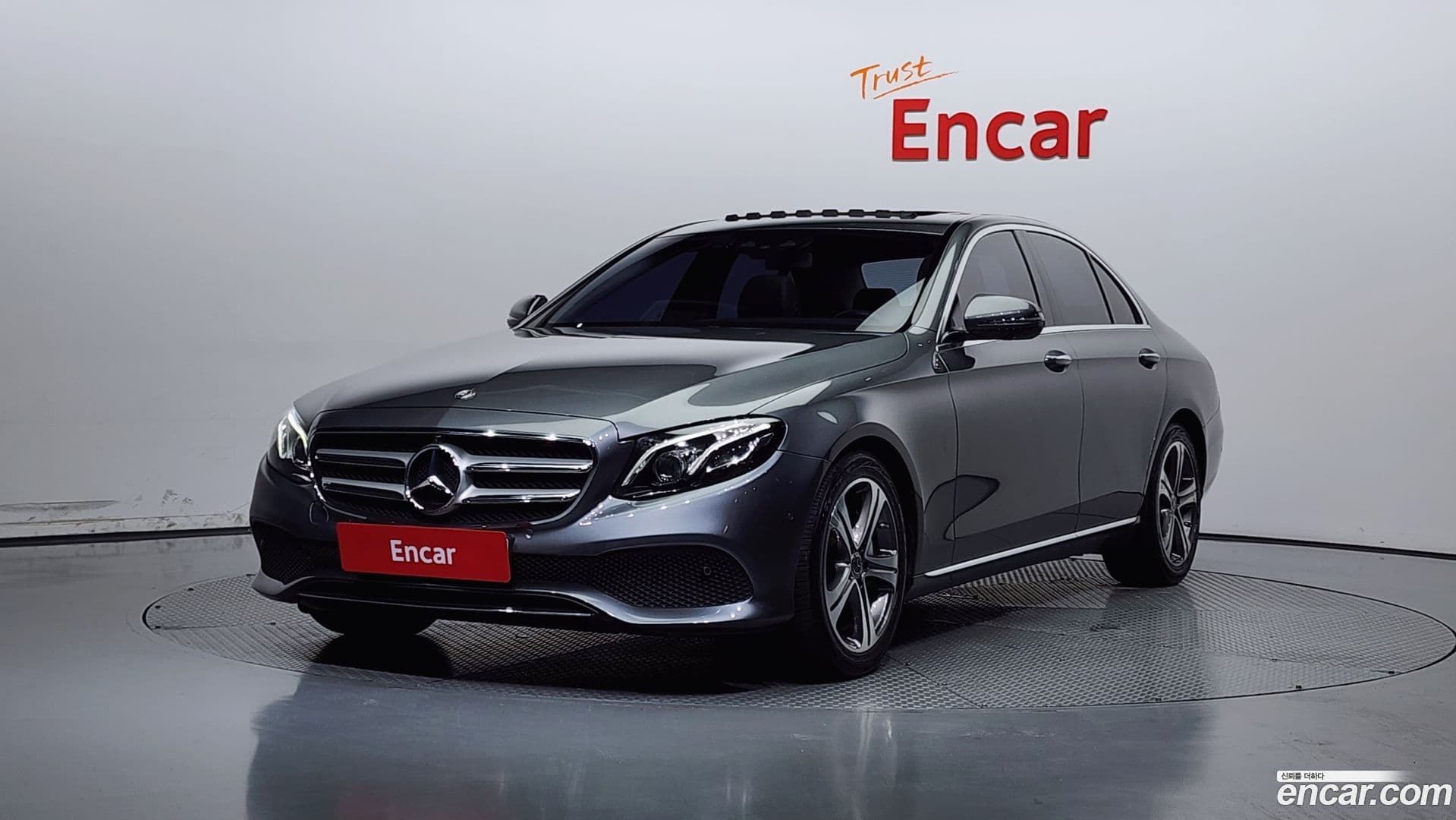 Main__Slider__Photo:E-Class Mercedes-Benz 2017.8-0