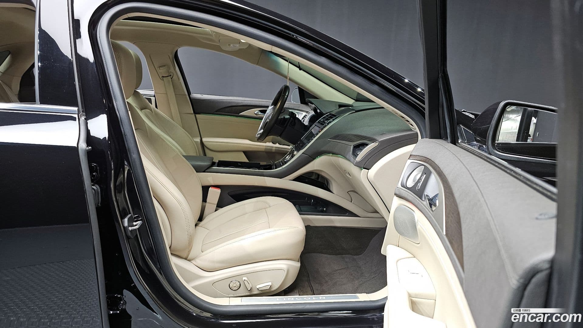 Main__Slider__Photo:MKZ Lincoln 2020.9-10
