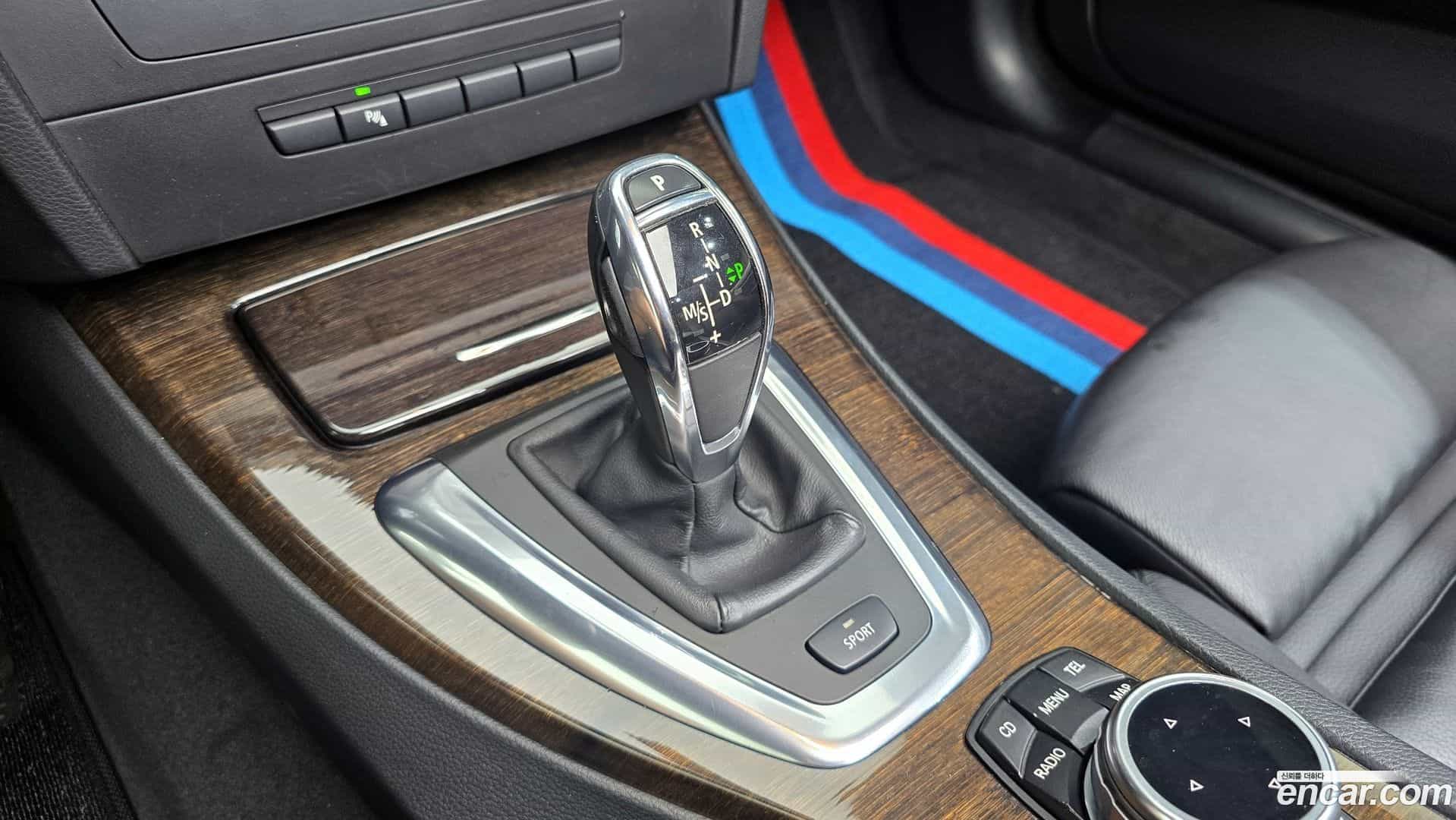 3-Series BMW 2010.6-INNER-009