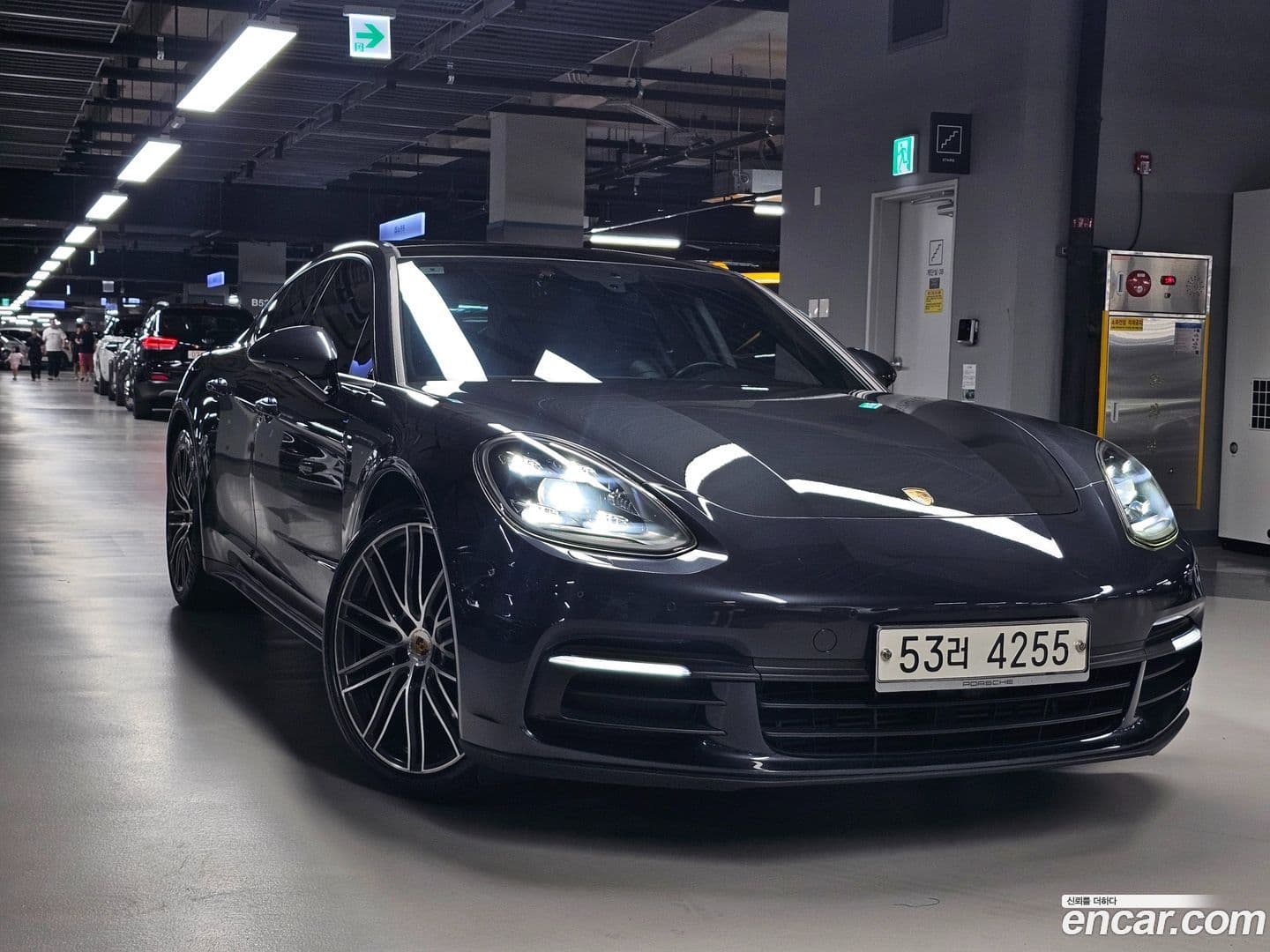 Main__Slider__Photo:Panamera Porsche 2018.1-0