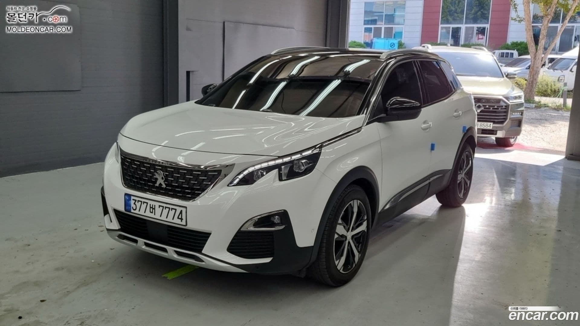 Main__Slider__Photo:3008 Peugeot 2019.2-0