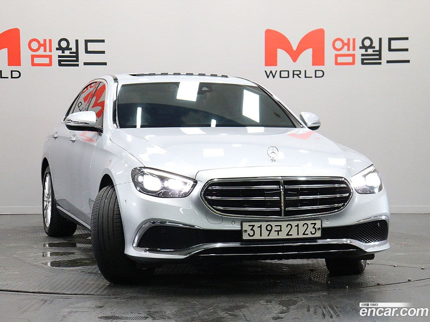 Main__Slider__Photo:E-Class Mercedes-Benz 2021.0-0