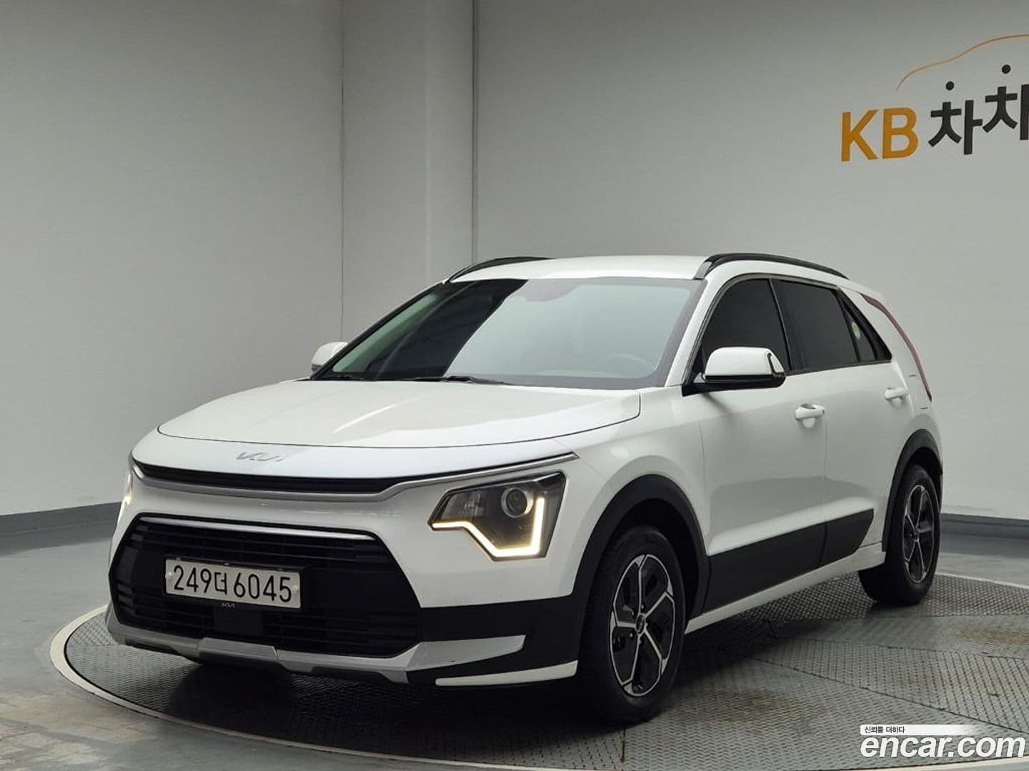 Main__Slider__Photo:Niro Kia 2022.4-0