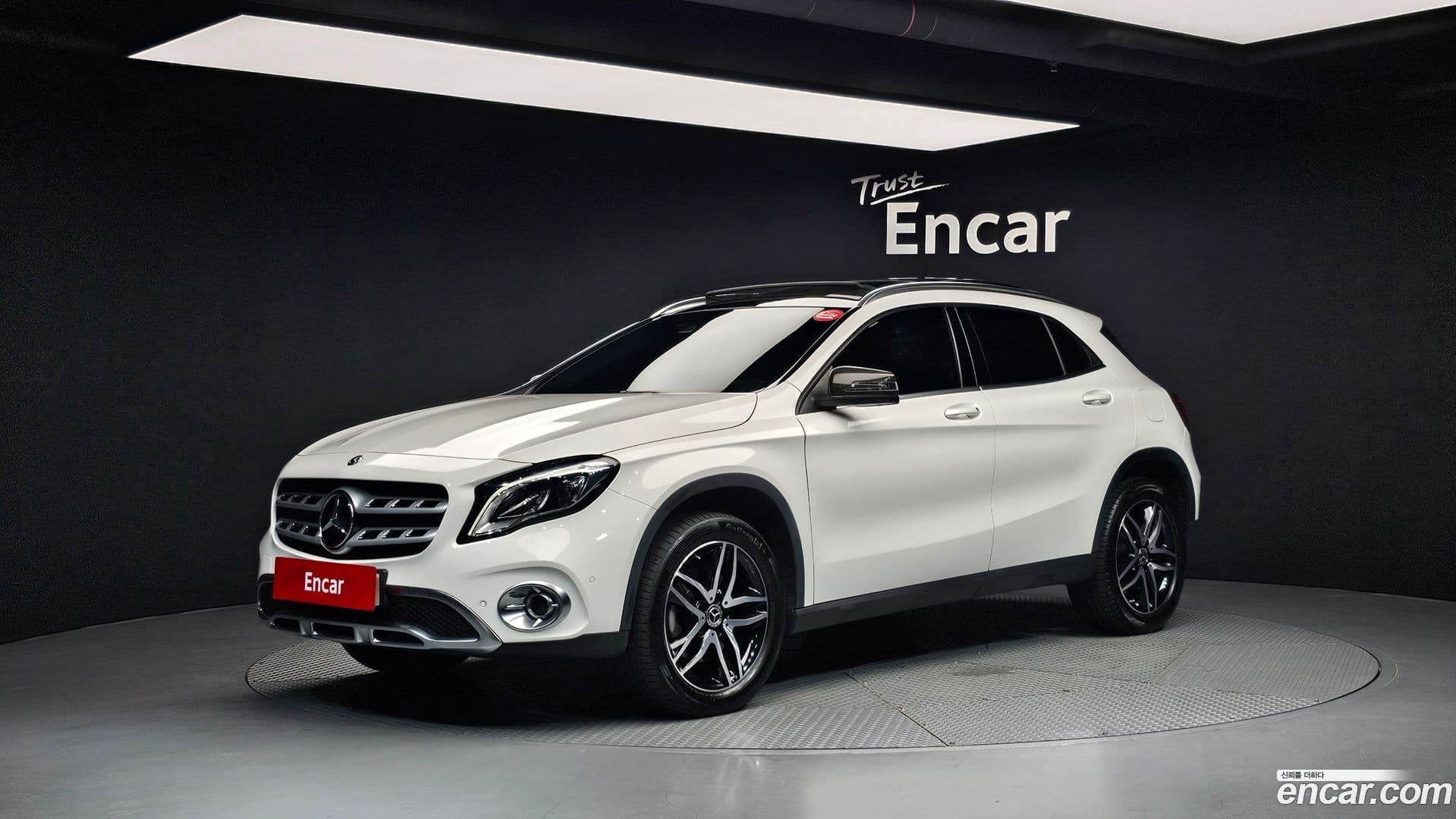 Main__Slider__Photo:GLA-Class Mercedes-Benz 2019.3-0