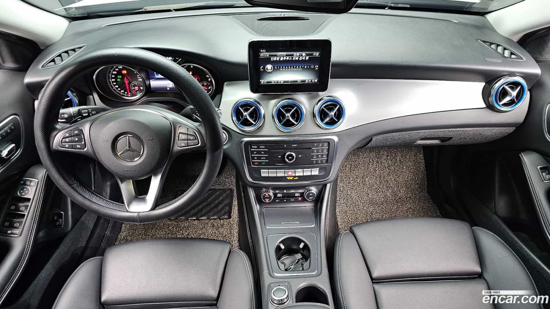 GLA-Class Mercedes-Benz 2019.3-INNER-007