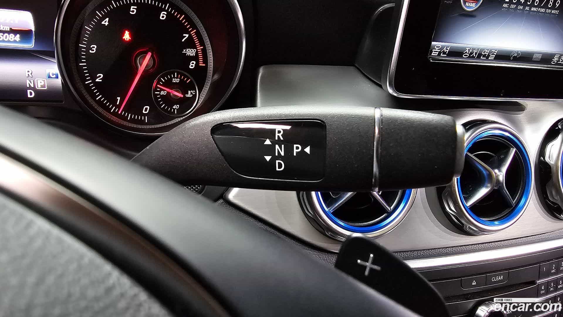 GLA-Class Mercedes-Benz 2019.3-INNER-009