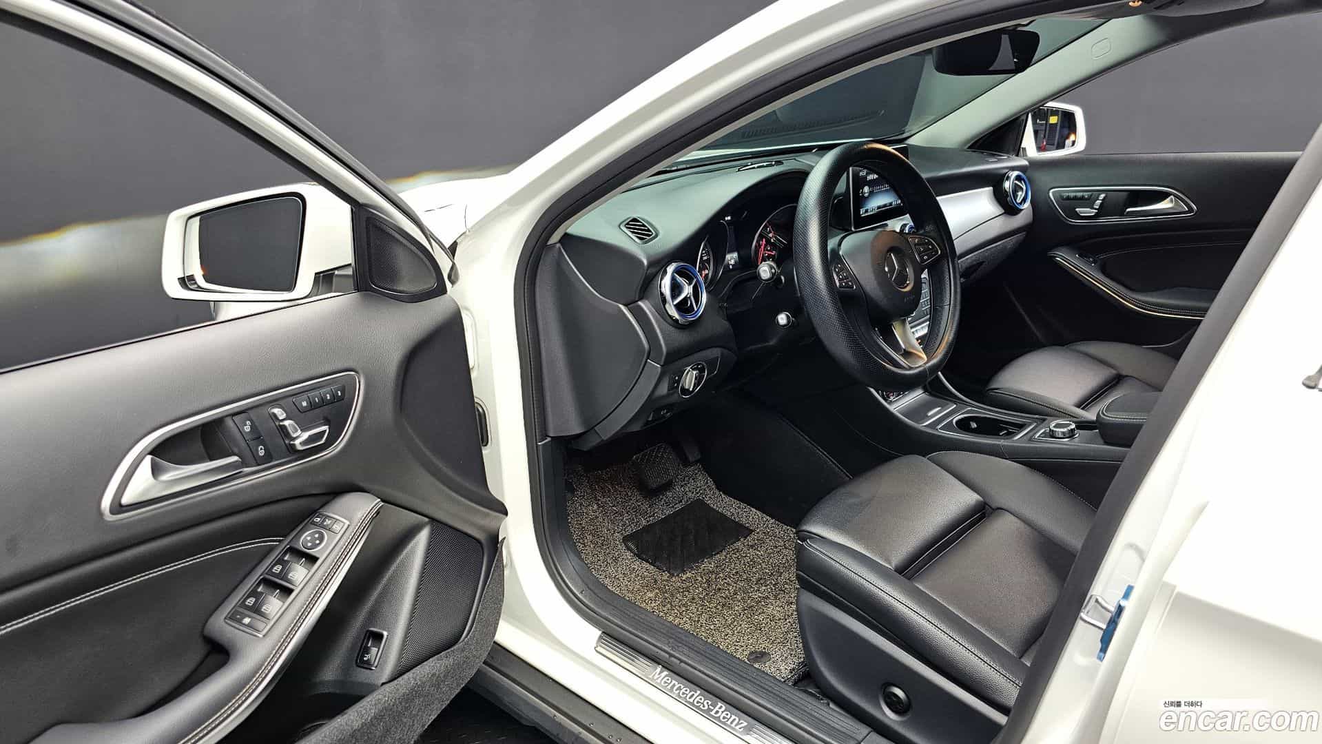 GLA-Class Mercedes-Benz 2019.3-OPTION-015