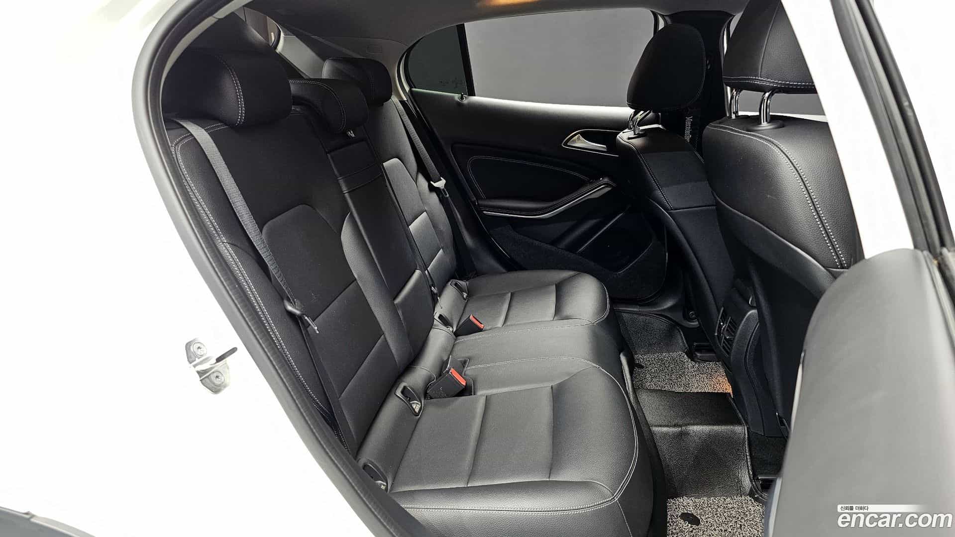 GLA-Class Mercedes-Benz 2019.3-OPTION-016