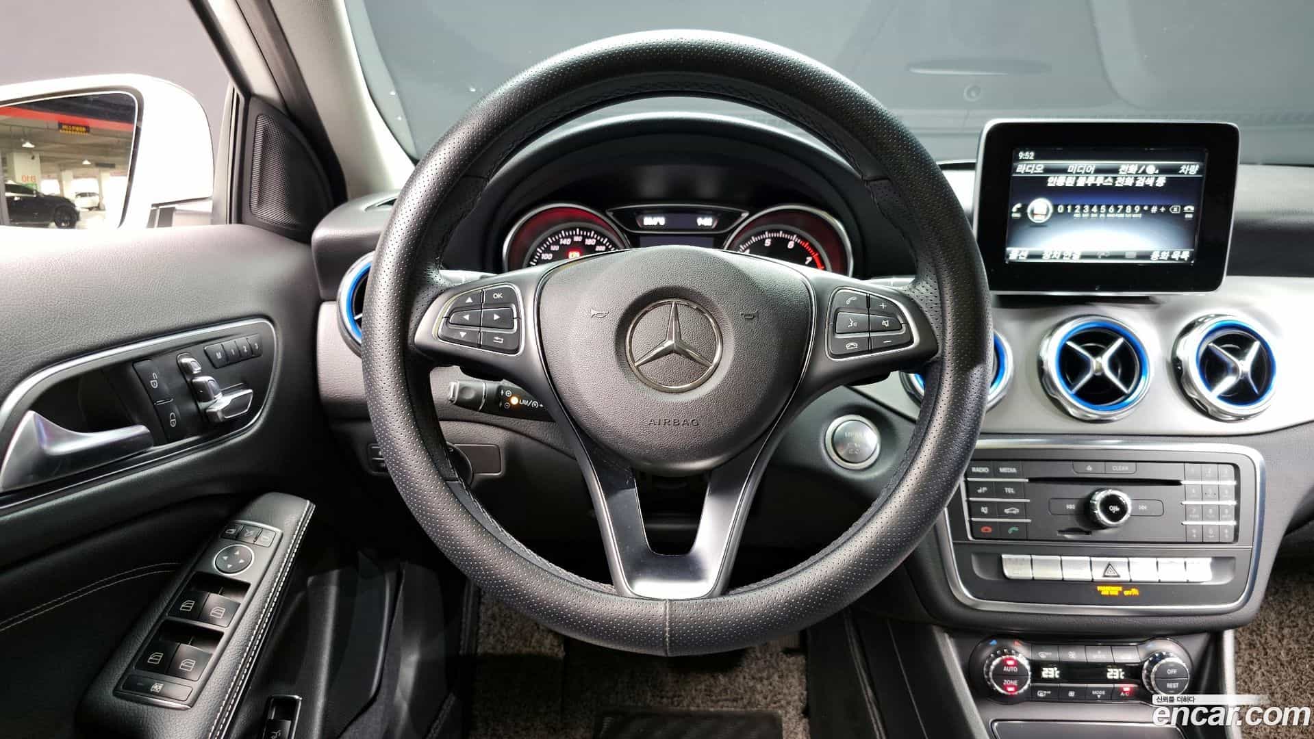 GLA-Class Mercedes-Benz 2019.3-OPTION-017
